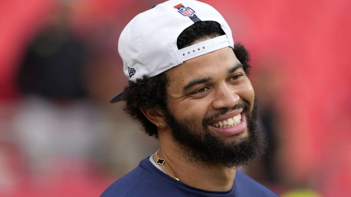 Chicago Bears quarterback Caleb Williams warms up before the start of an NFL preseason football game against the Kansas City Chiefs Thursday, Aug. 22, 2024, in Kansas City, Mo.