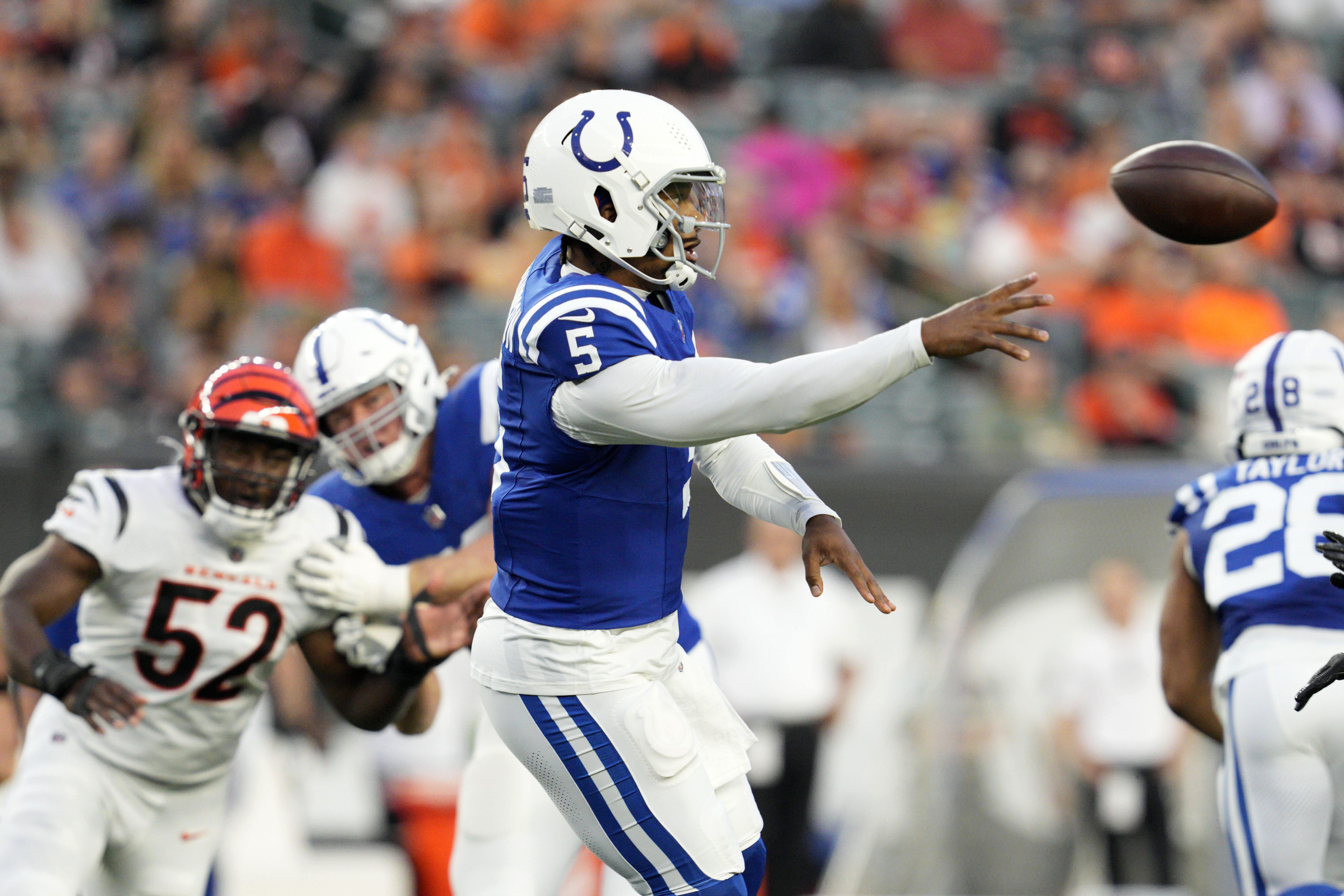 Indianapolis Colts quarterback Anthony Richardson (5) throws a pass during the first half of a preseason NFL football game against the Cincinnati Bengals, Thursday, Aug. 22, 2024, in Cincinnati. 