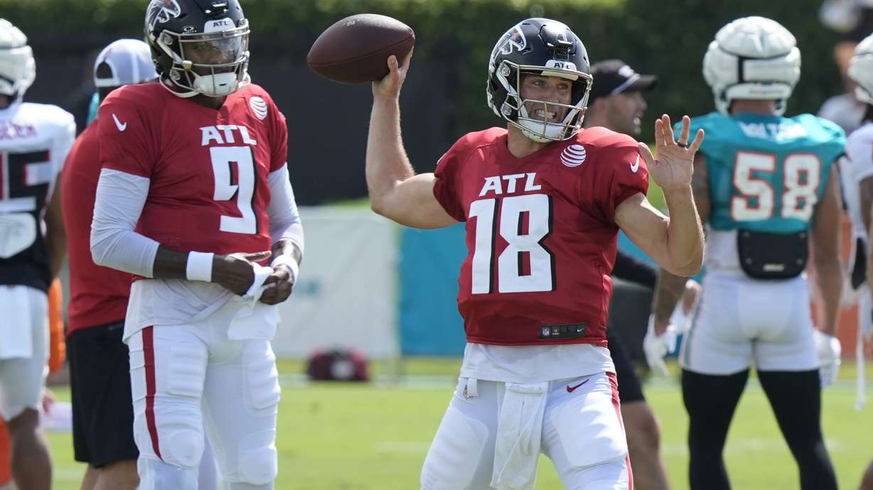 Atlanta Falcons quarterback Kirk Cousins (18) throws a pass during an NFL joint football practice with the Miami Dolphins at the team's practice facility, Tuesday, Aug. 6, 2024, in Miami Gardens, Fla.