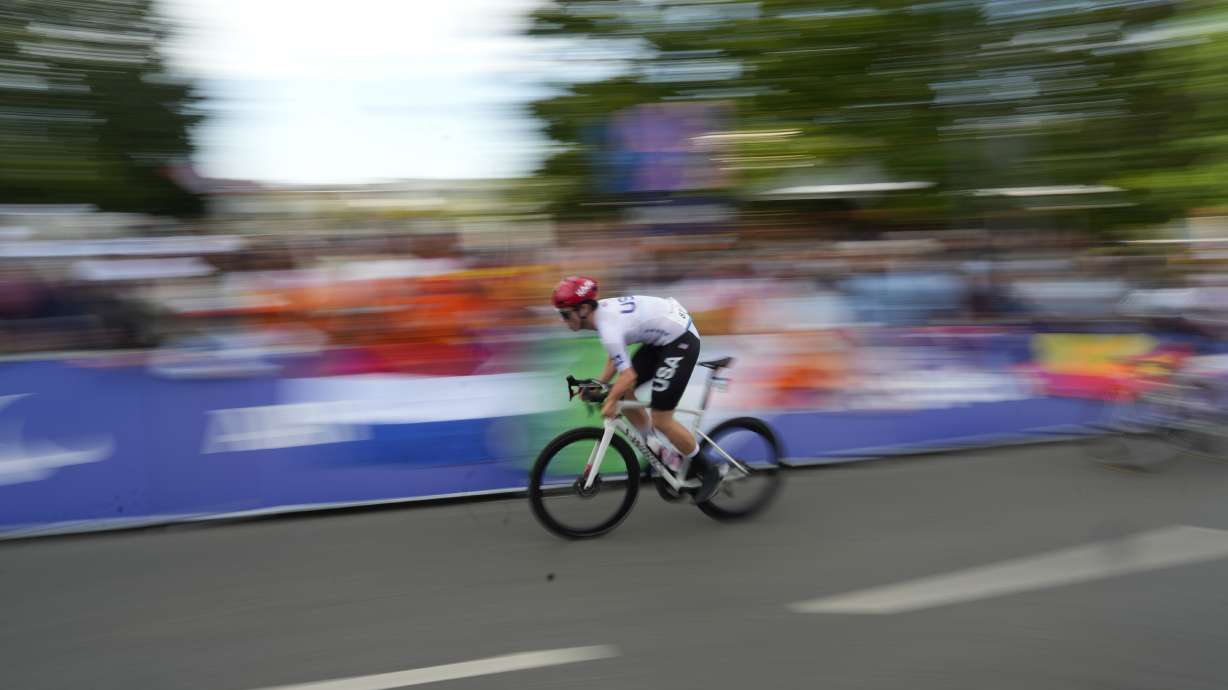 Elouan Gardon of the U.S. competes in the men's C4-5 road race during the 2024 Paralympics, Friday, Sept. 6, 2024, in Clichy-sous-Bois, France.