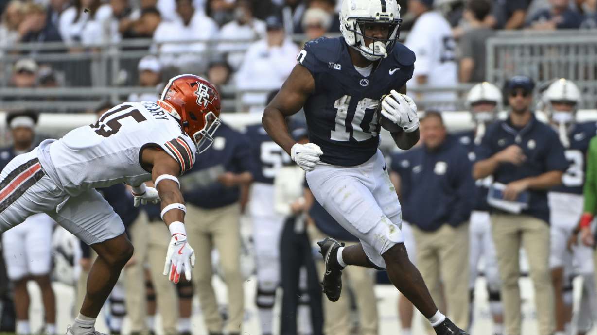 Penn State running back Nicholas Singleton (10) runs away from Bowling Green linebacker Avi McGary (15) during the second quarter of an NCAA college football game against Penn State, Saturday, Sept. 7, 2024, in State College, Pa.