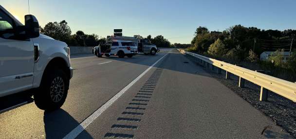 Manhunt underway after 5 injured in Kentucky shooting near Interstate 75, officials say