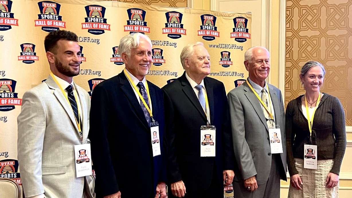 Utah Hall of Famers Get Together for a Picture.