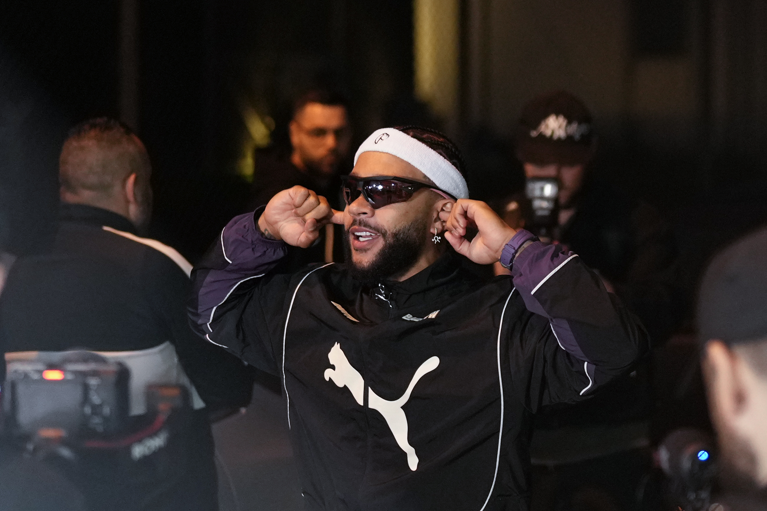 Soccer player Memphis Depay cheers supporters upon arriving at Sao Paulo International airport in Guarulhos, greater Sao Paulo area, Brazil, Wednesday, Sept. 11, 2024.