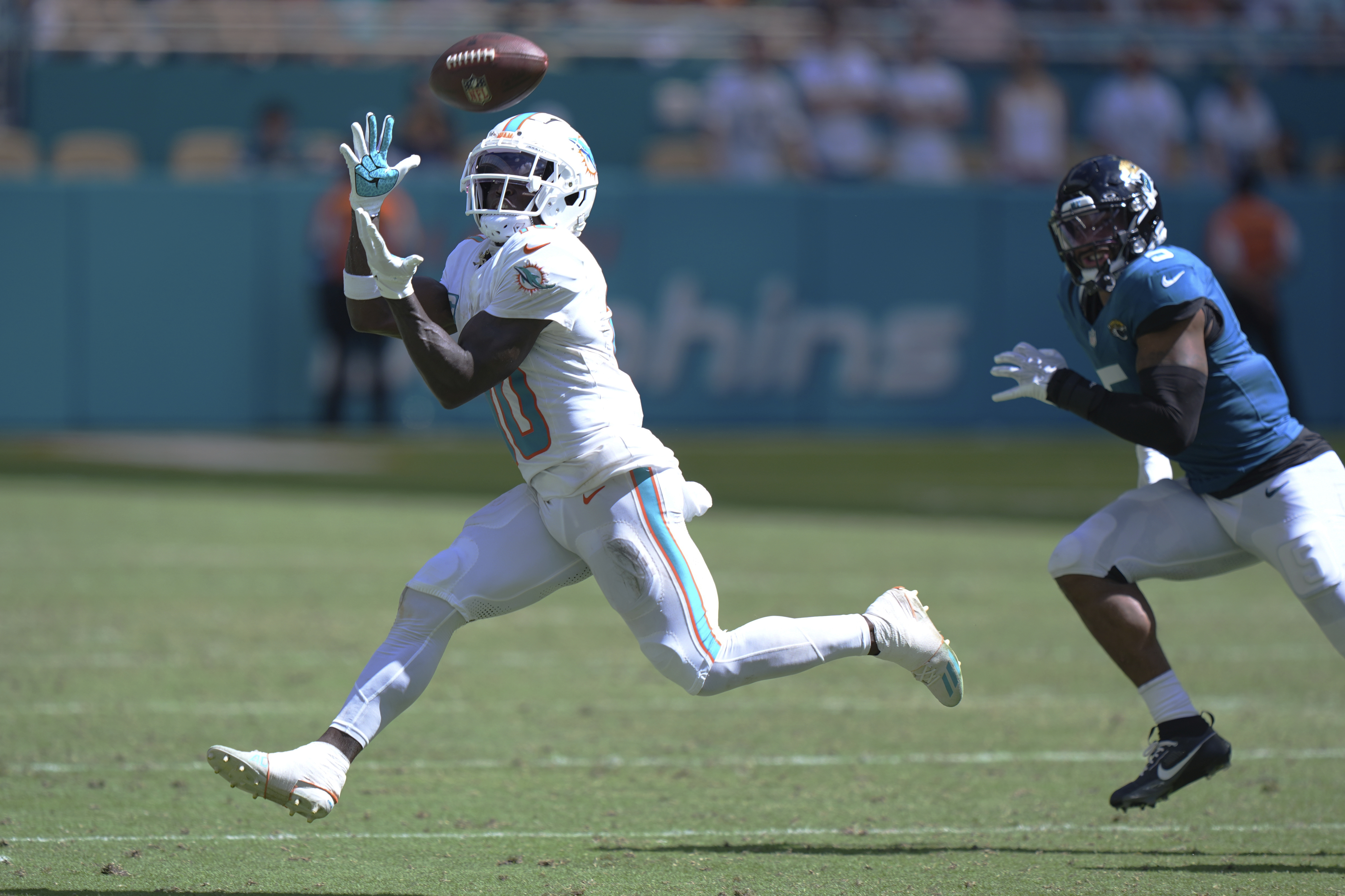 Miami Dolphins wide receiver Tyreek Hill (10) grabs a pass for a touchdown during the second half of an NFL football game against the Jacksonville Jaguars, Sunday, Sept. 8, 2024, in Miami Gardens, Fla.