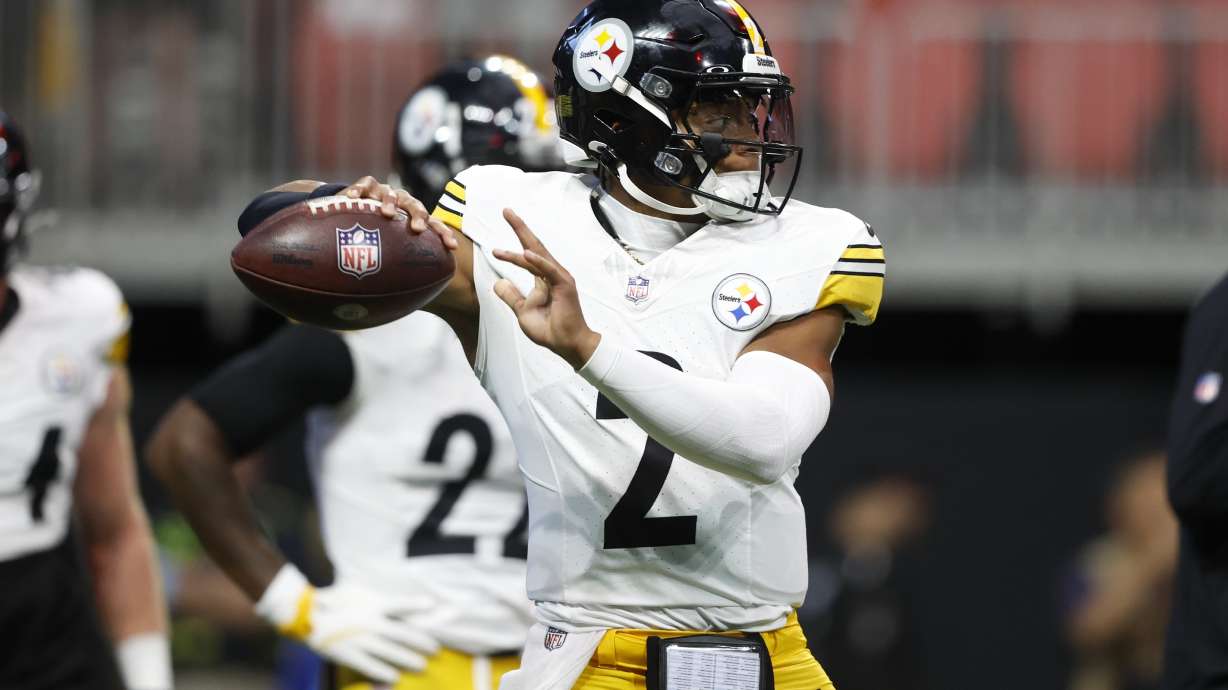 Pittsburgh Steelers quarterback Justin Fields (2) warms up before an NFL football game against the Atlanta Falcons on Sunday, Sept. 8, 2024, in Atlanta.