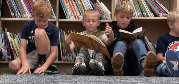 Mona Elementary students learn life lessons with library fundraiser
