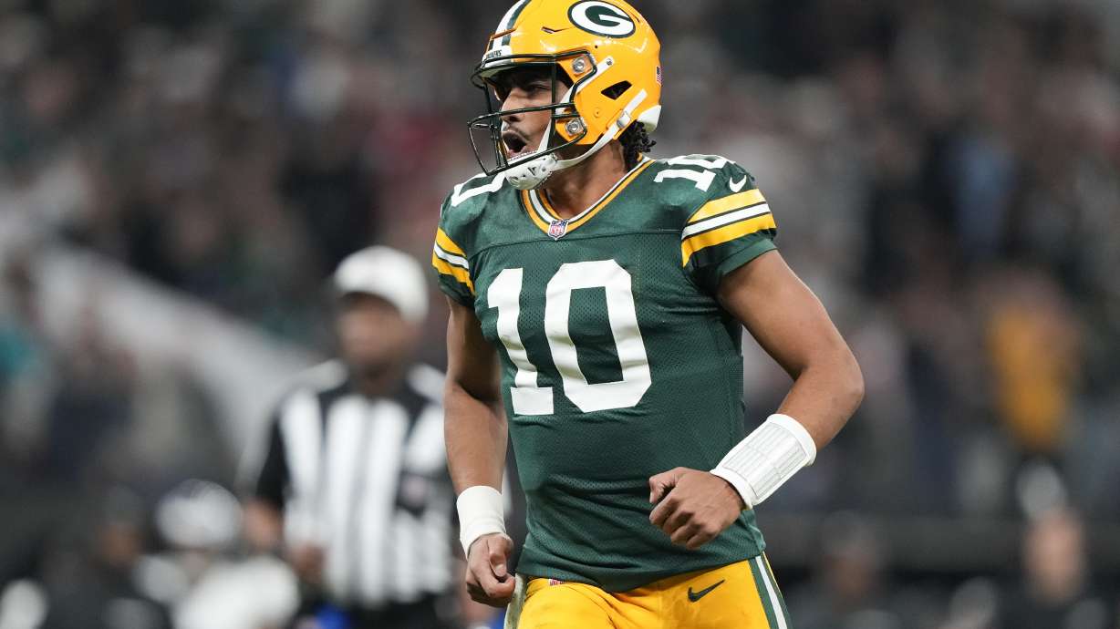 Green Bay Packers quarterback Jordan Love (10) reacts during the second half of an NFL football game against the Philadelphia Eagles, Friday, Sept. 6, 2024, at the Neo Quimica Arena in Sao Paulo.