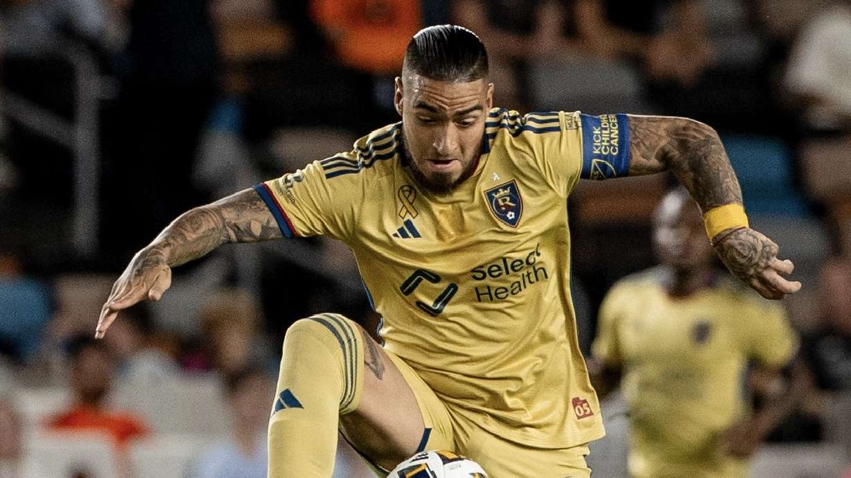 Chicho Arango brings the ball down against Houston.