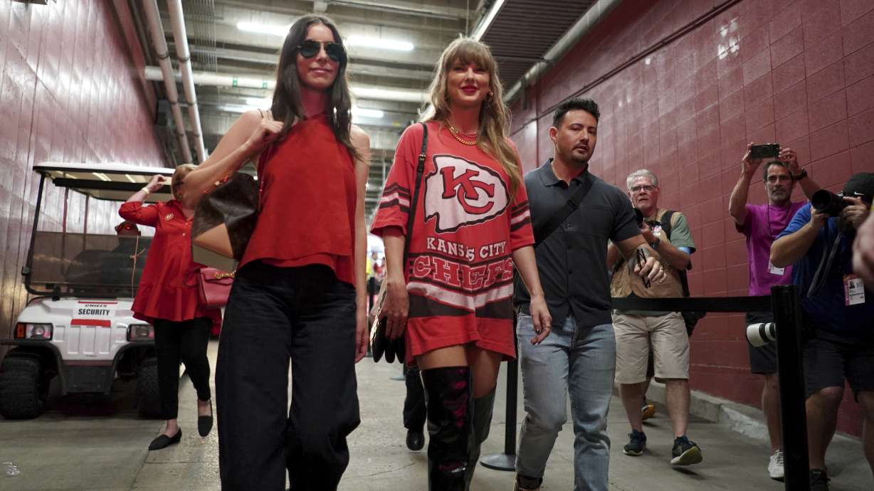 Taylor Swift arrives before the start of an NFL football game between the Kansas City Chiefs and the Cincinnati Bengals Sunday, Sept. 15, 2024, in Kansas City, Mo. )