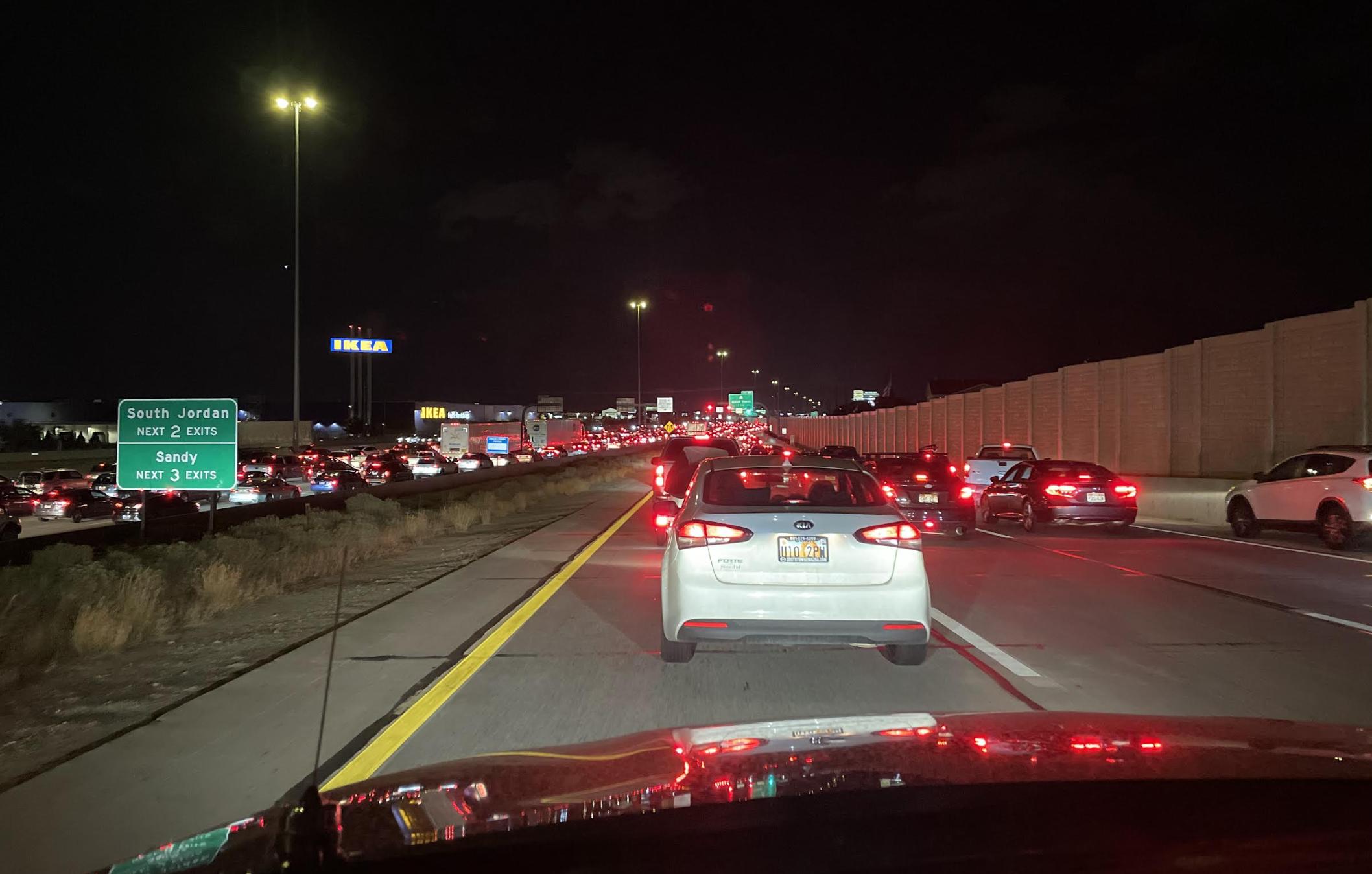 7 hospitalized, including critically injured toddler, in 4-vehicle crash on I-15