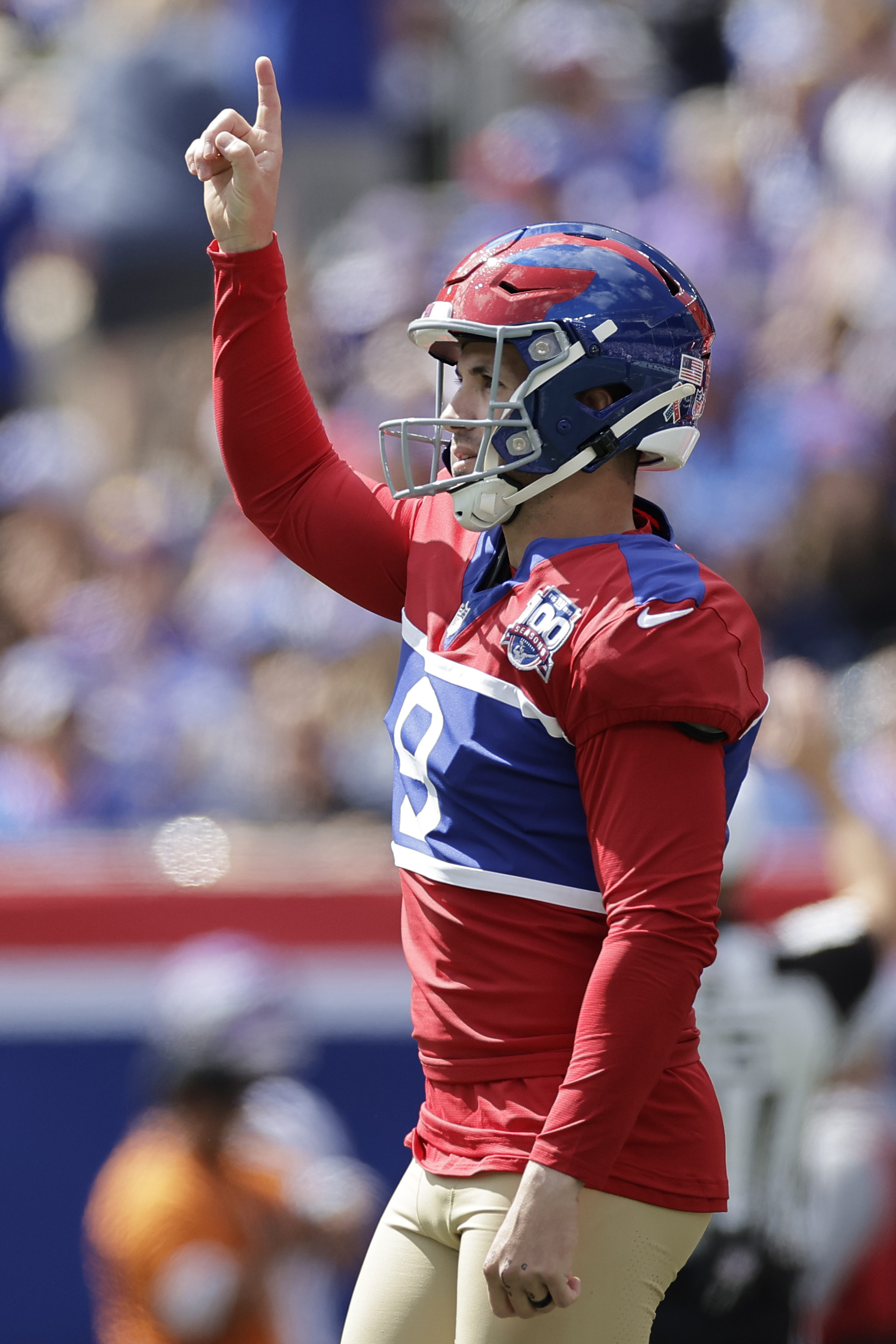 New York Giants place kicker Graham Gano (9) points after making a field goal during the first half of an NFL football game against the Minnesota Vikings, Sunday, Sept. 8, 2024, in East Rutherford, N.J.