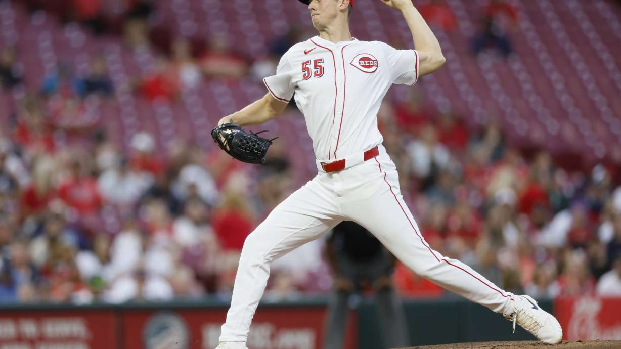 Cincinnati Reds starting pitcher Brandon Williamson throws against the Atlanta Braves during the first inning of a baseball game, Tuesday, Sept. 17, 2024, in Cincinnati.