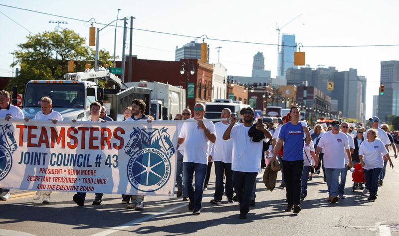 Teamsters will not endorse Trump or Harris in presidential race