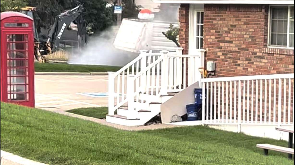 A gas leak outside offices in Bountiful closed 500 South Wednesday.