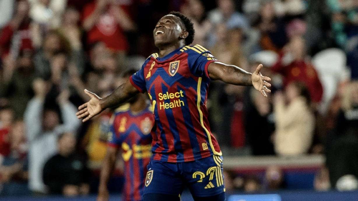 Anderson Julio celebrates a goal against FC Dallas.