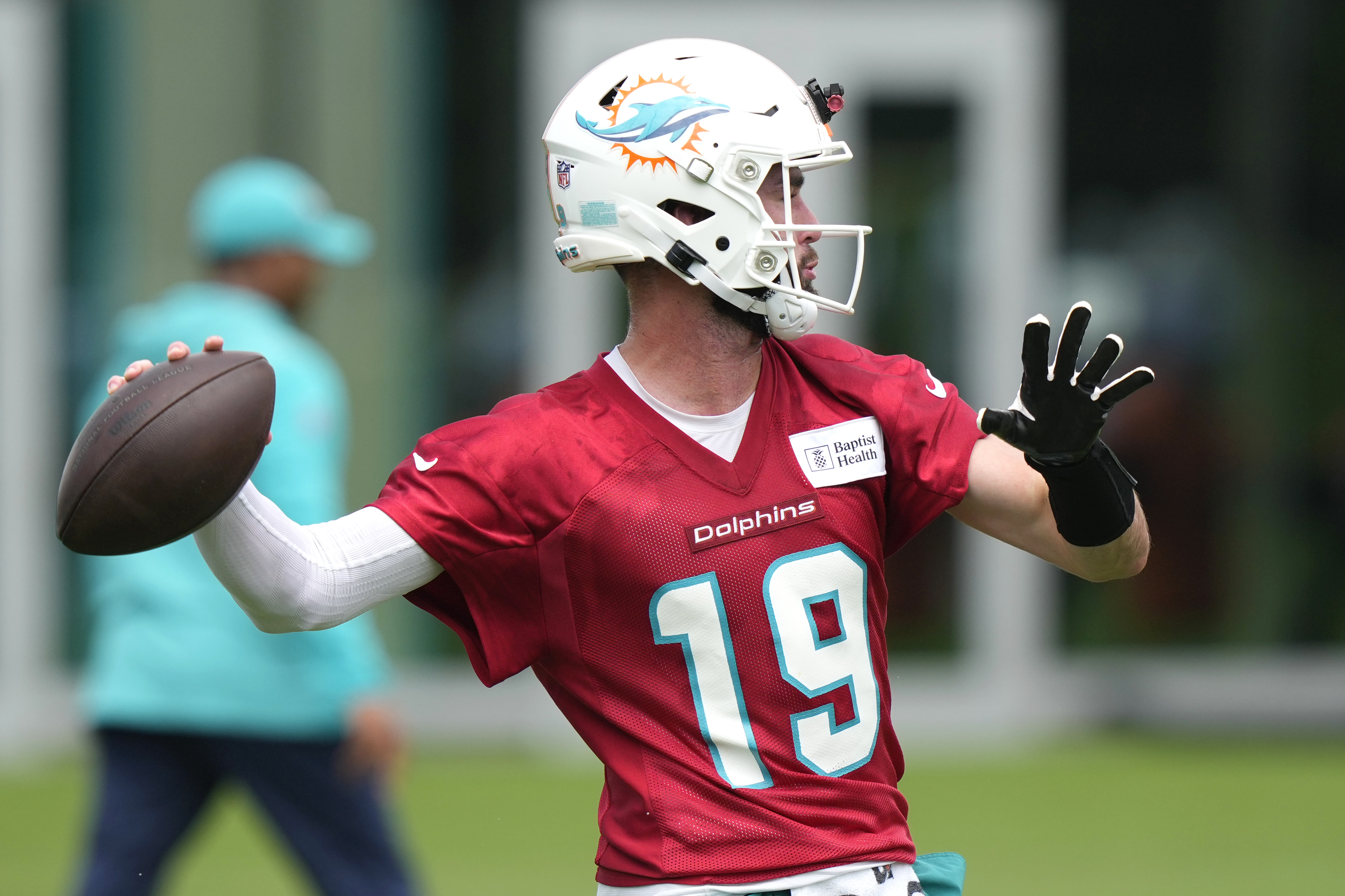 Miami Dolphins quarterback Skylar Thompson (19) throws a pass during practice at the NFL football team's training facility, Wednesday, Sept. 18, 2024, in Miami Gardens, Fla.