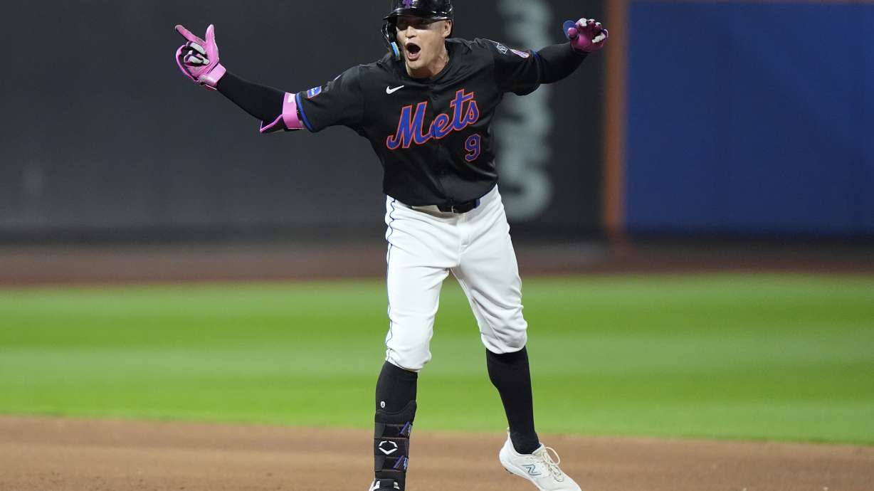 New York Mets' Brandon Nimmo (9) gestures to teammates after hitting an RBI double during the fourth inning of a baseball game against the Philadelphia Phillies, Thursday, Sept. 19, 2024, in New York.