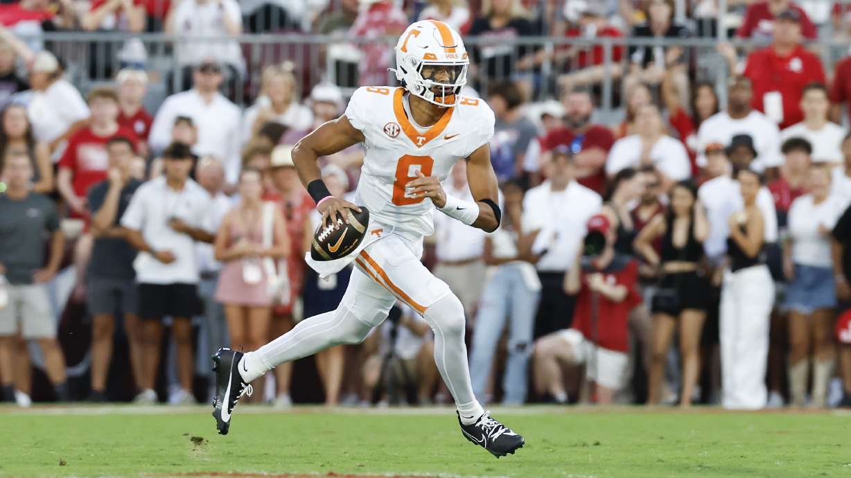 Tennessee quarterback Nico Iamaleava (8) runs the ball against Oklahoma during the first quarter of an NCAA college football game, Saturday, Sept. 21, 2024, in Norman, Okla.