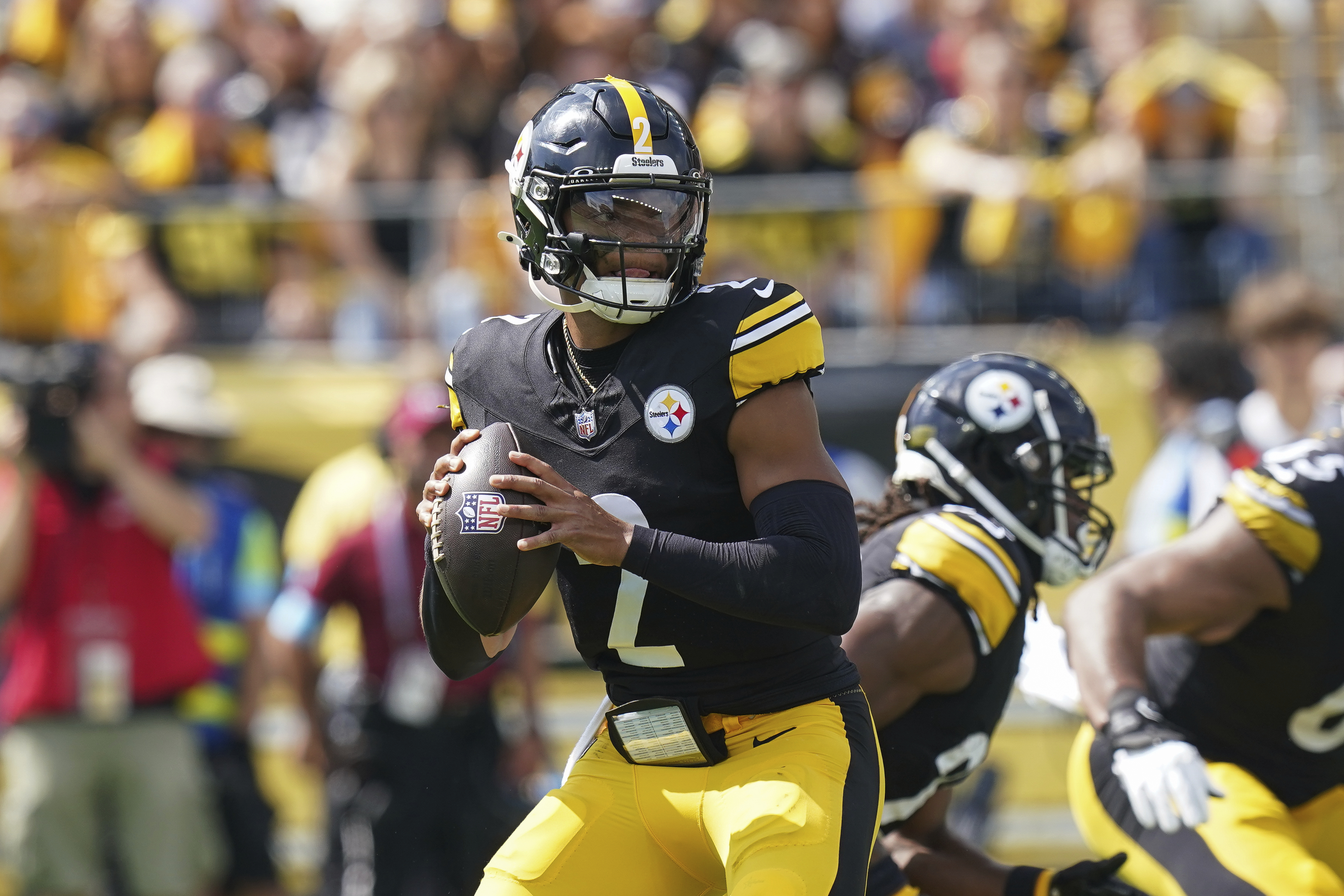 Pittsburgh Steelers quarterback Justin Fields looks for an open receiver during the first half of an NFL football game against the Los Angeles Chargers, Sunday, Sept. 22, 2024, in Pittsburgh. 