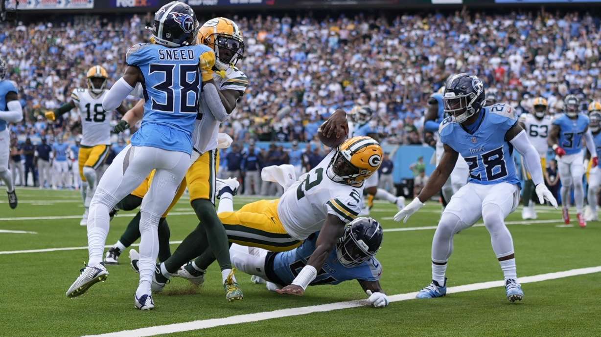 Green Bay Packers' Malik Willis runs for a touchdown during the first half of an NFL football game against the Tennessee Titans Sunday, Sept. 22, 2024, in Nashville, Tenn.