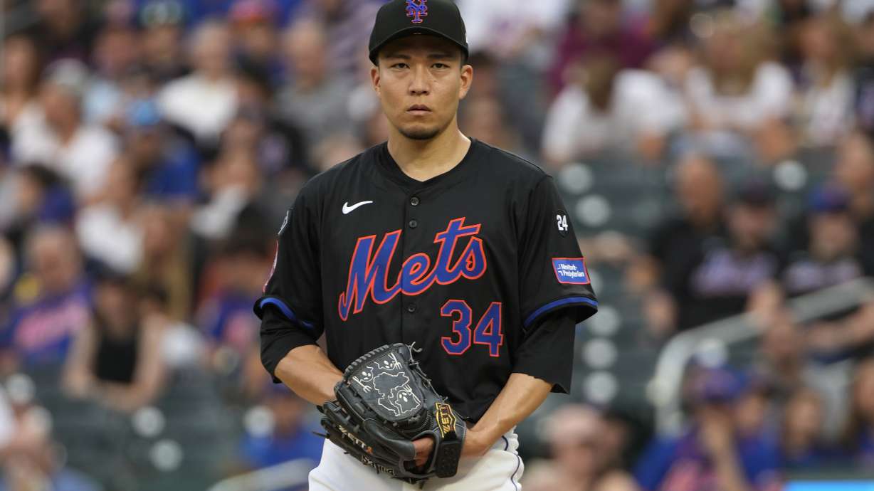 FILE - New York Mets' Kodai Senga prepares to pitch during the first inning of a baseball game against the Atlanta Braves, July 26, 2024, in New York.