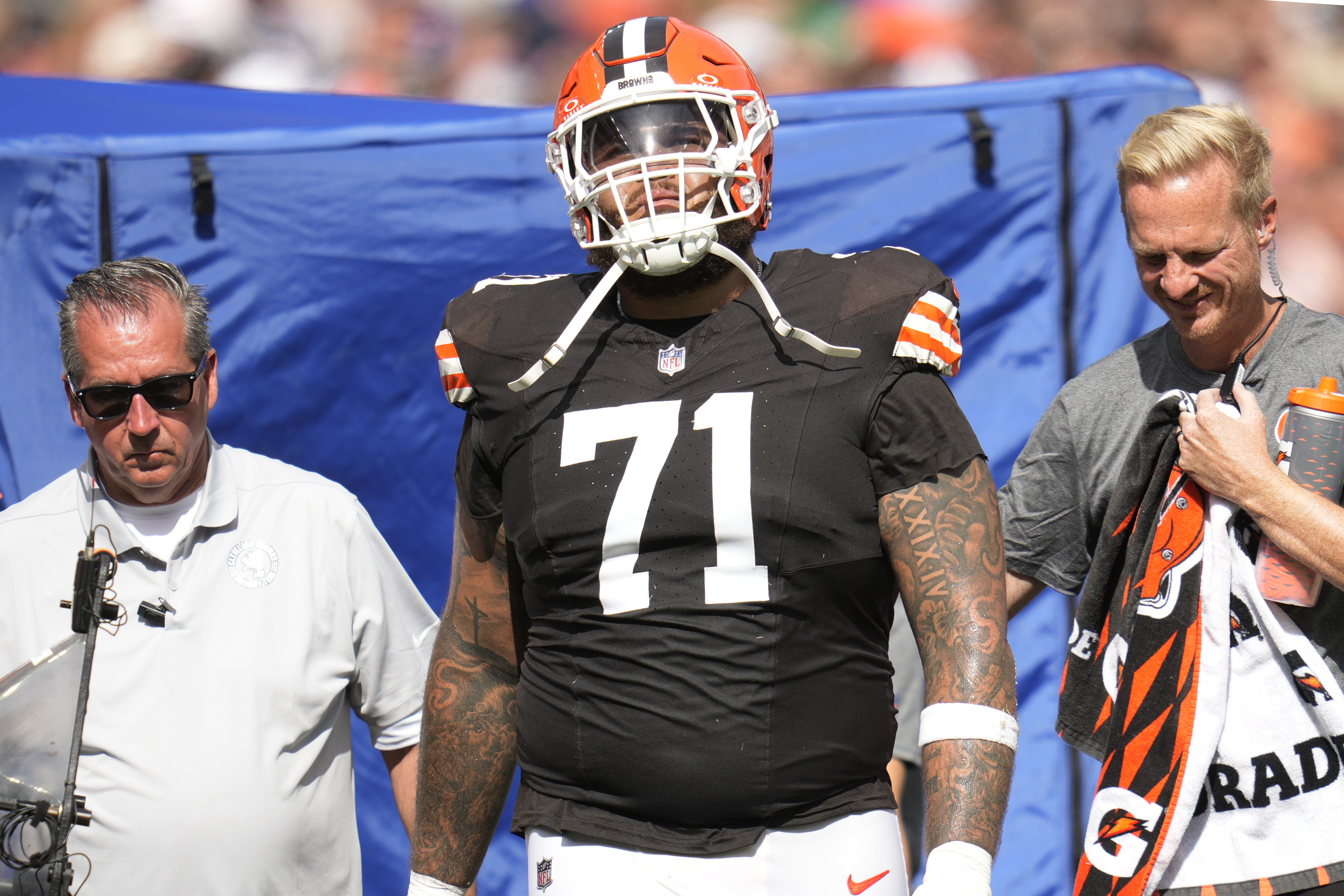 Browns LT Wills Jr. out, but team catches lucky break as Raiders missing Crosby, Adams with injuries