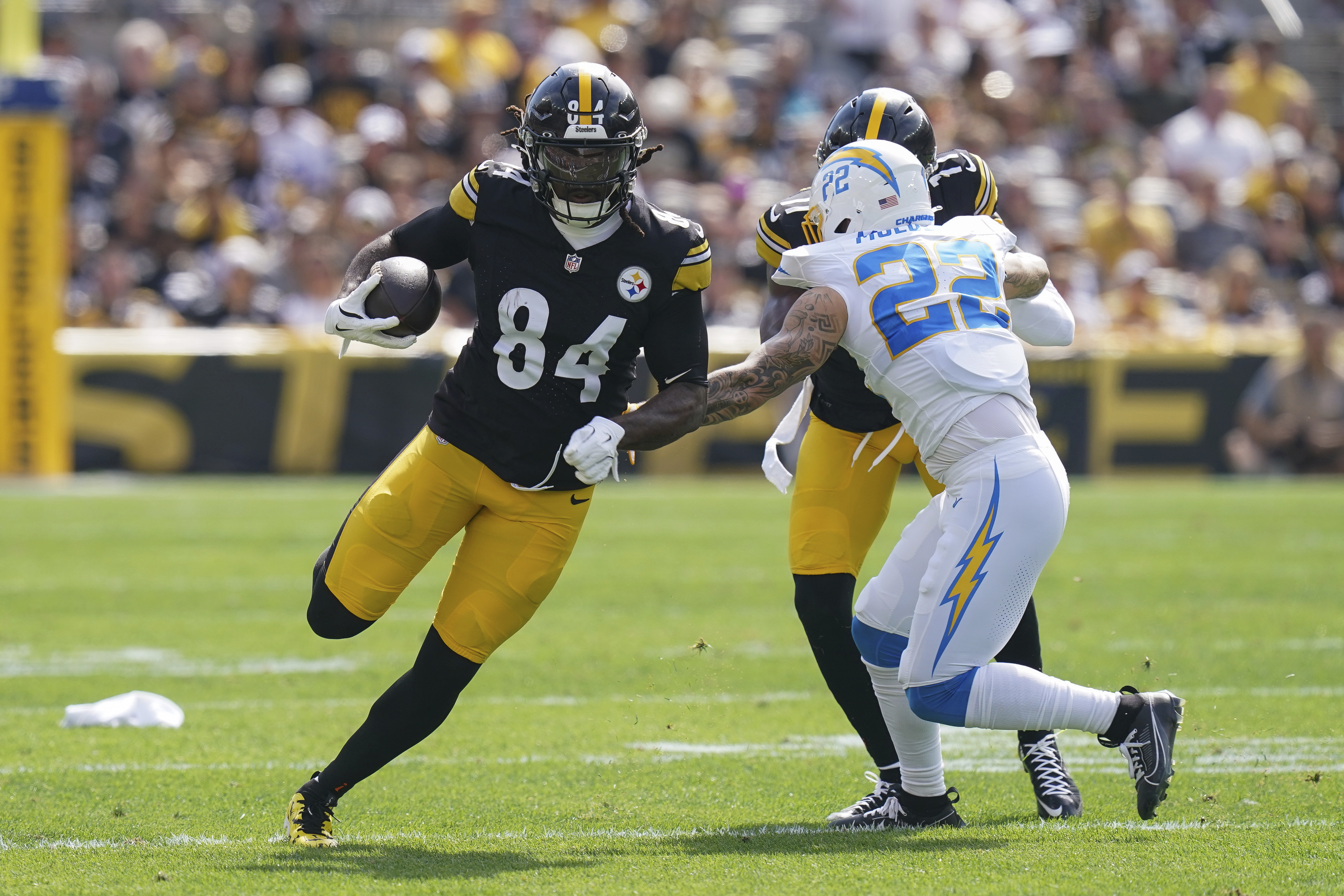 Pittsburgh Steelers running back Cordarrelle Patterson (84) runs the ball during the first half of an NFL football game against the Los Angeles Chargers, Sunday, Sept. 22, 2024, in Pittsburgh. 