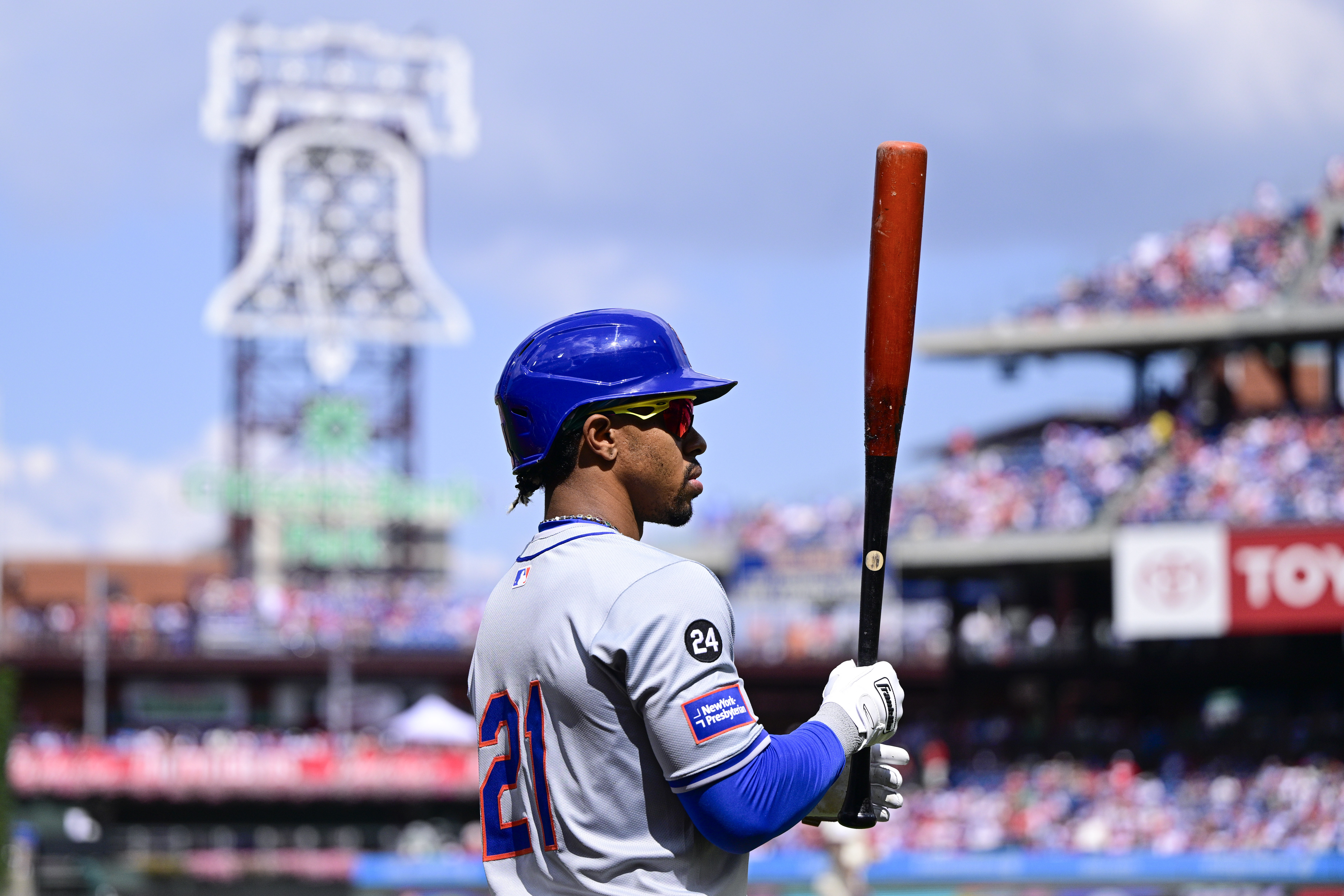 New York Mets' Francisco Lindor prepares for an at-bat during the first inning of a baseball game against the Philadelphia Phillies, Sunday, Sept. 15, 2024, in Philadelphia.