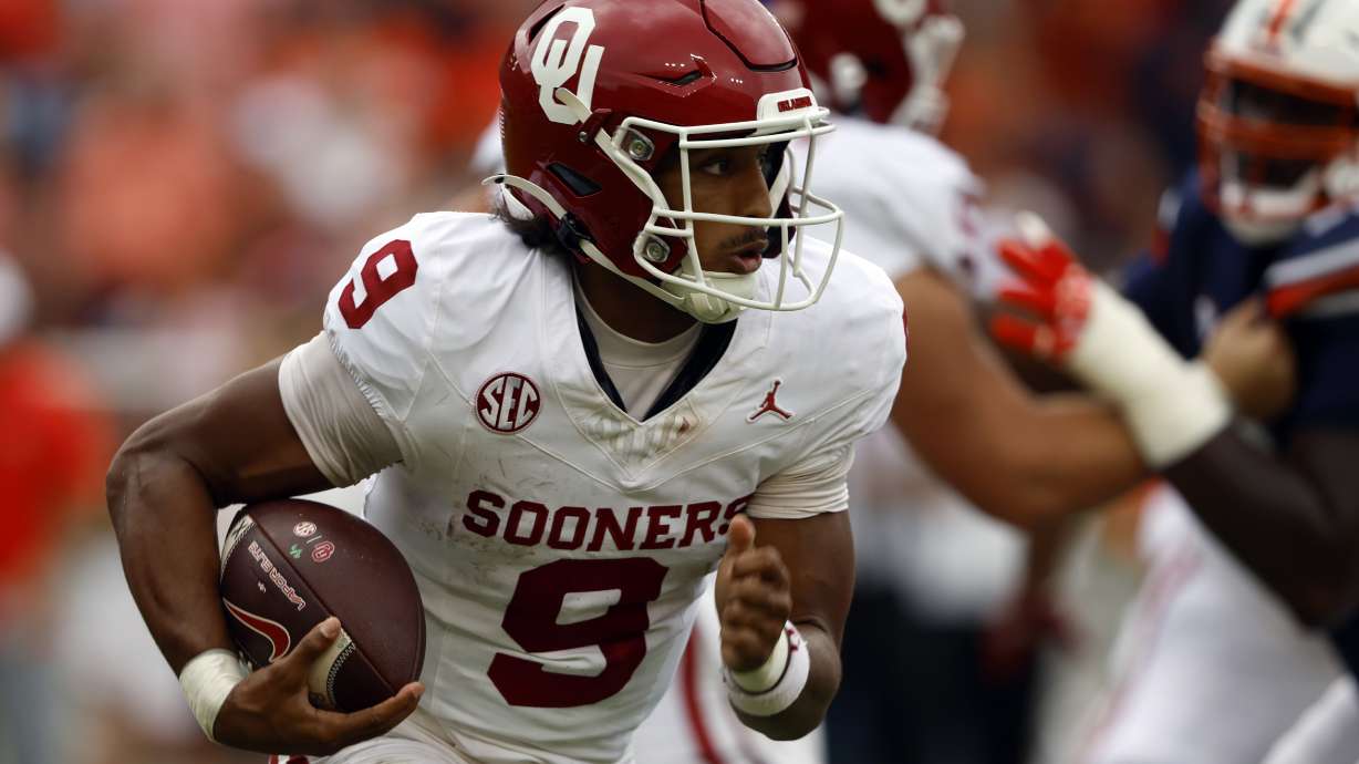 Oklahoma quarterback Michael Hawkins Jr. (9) carries the ball against Auburn during the first half of an NCAA college football game, Saturday, Sept. 28, 2024, in Auburn, Ala.