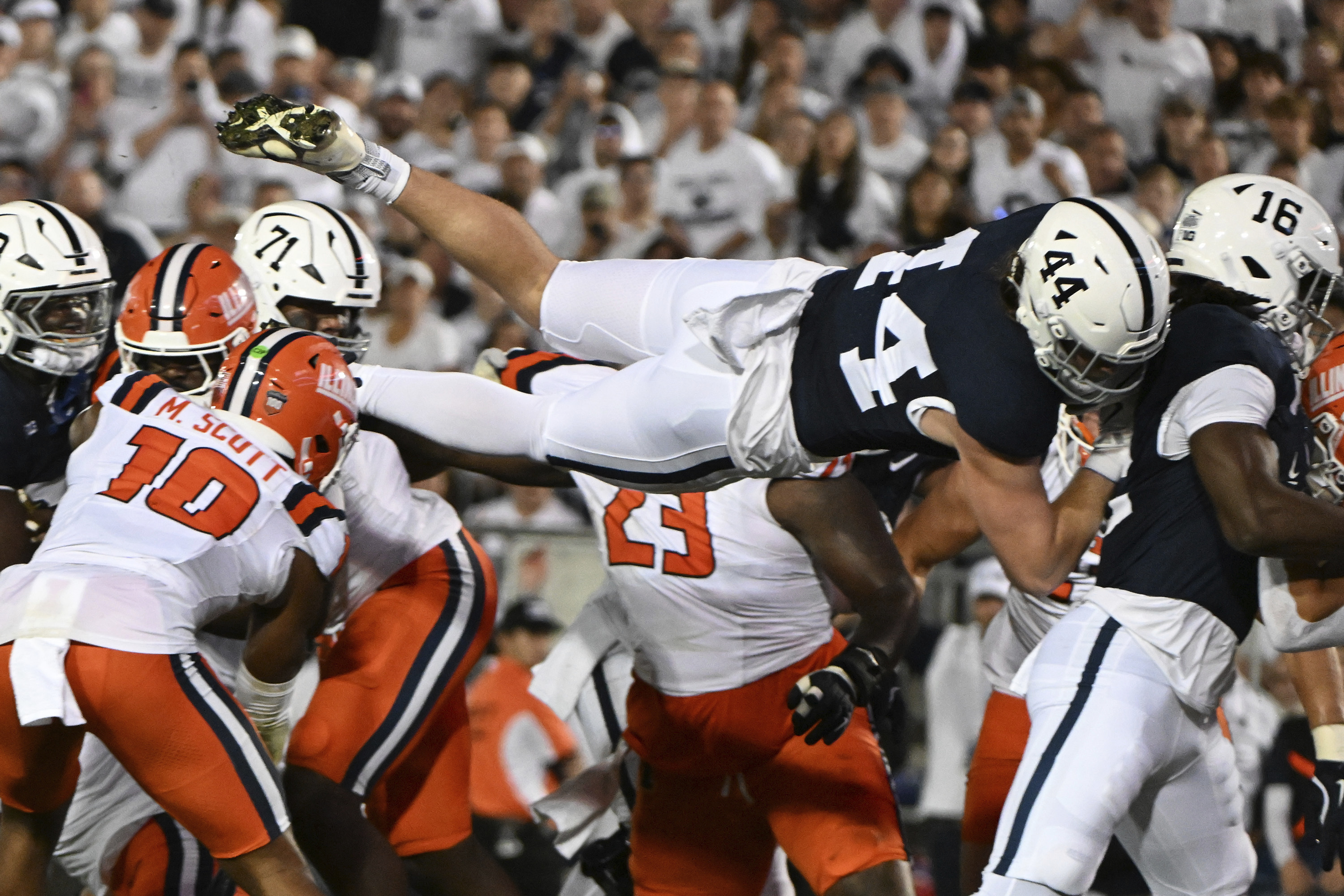 Singleton, Allen score TDs as No. 9 Penn State beats No. 19 Illinois 21-7