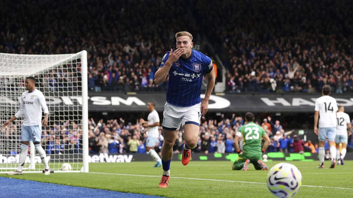 Ipswich Town's Liam Delap celebrates scoring his side's second goal during the British Premier League soccer match between Ipswich Town and Aston Villa at Portman Road, Ipswich, England, Sunday Sept. 29, 2024.