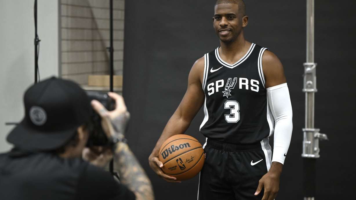 San Antonio Spurs guard Chris Paul (3) poses during the NBA basketball team's media day, Monday, Sept. 30, 2024, in San Antonio.