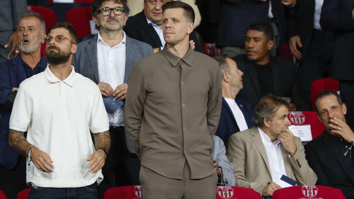Wojciech Szczesny, centre, a new goalkeeper for Barcelona is on stands during the Champions League soccer match between Barcelona and Young Boys at the Lluis Companys Olympic Stadium in Barcelona, Spain, Tuesday, Oct. 1, 2024.