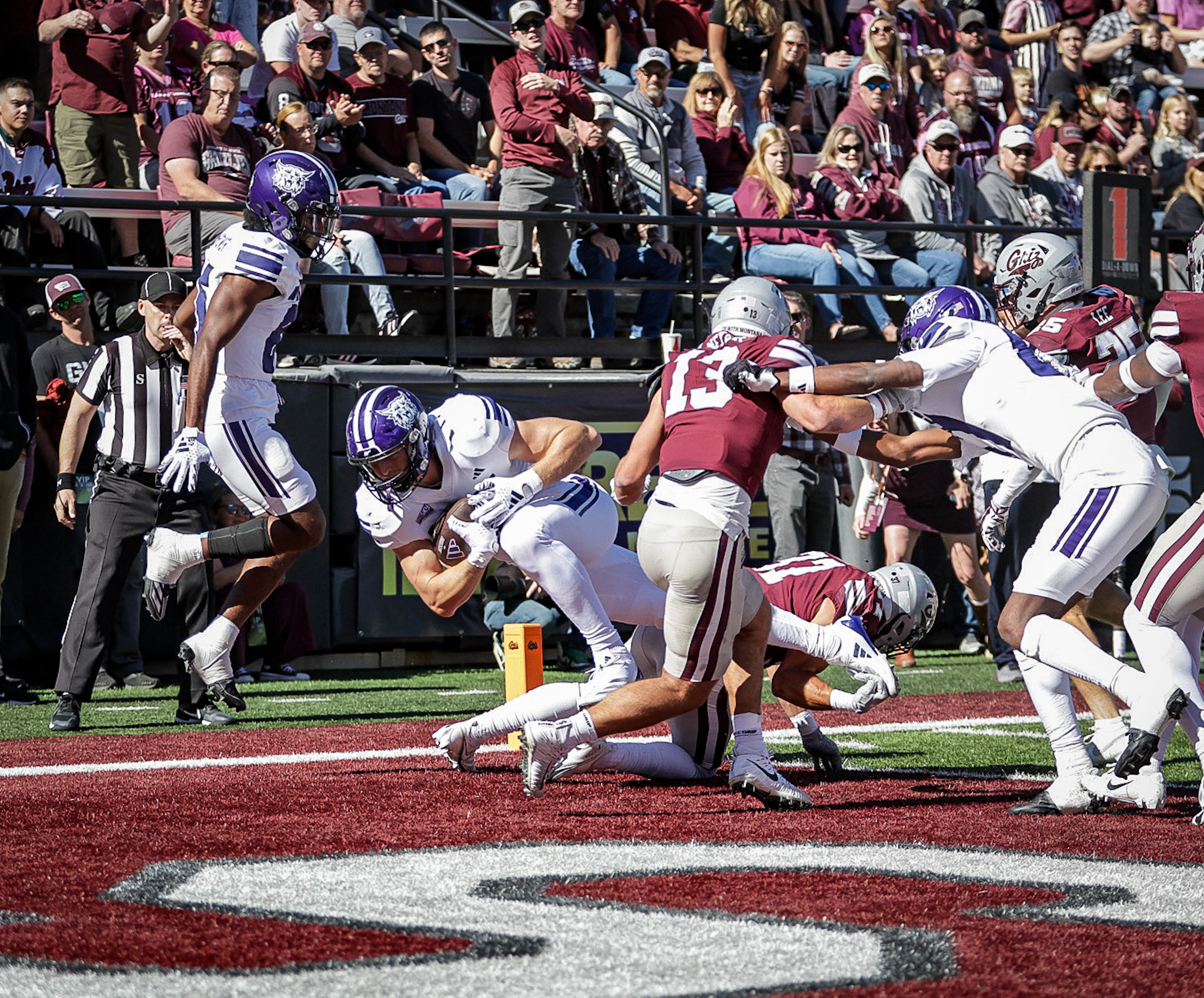 Munoz throws 6 TDs, including game-winner in OT, as Weber State holds off Montana