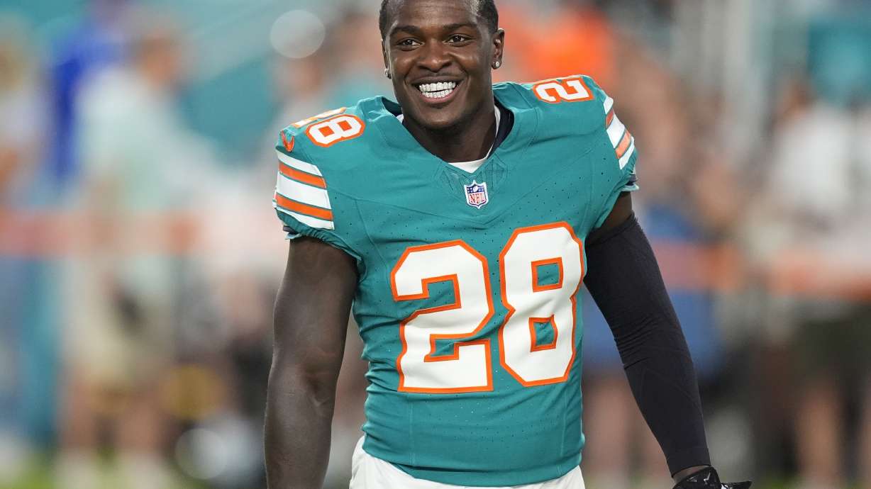 Miami Dolphins running back De'Von Achane (28) smiles on the field before an NFL football game against the Buffalo Bills, Thursday, Sept. 12, 2024, in Miami Gardens, Fla.