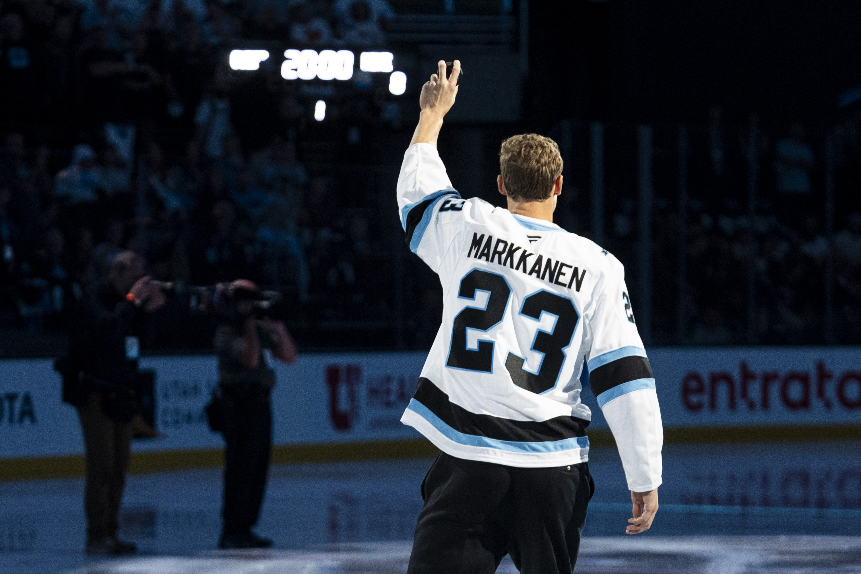 “I didn’t know he could skate like that”: Markkanen takes to the ice ahead of Utah HC’s debut