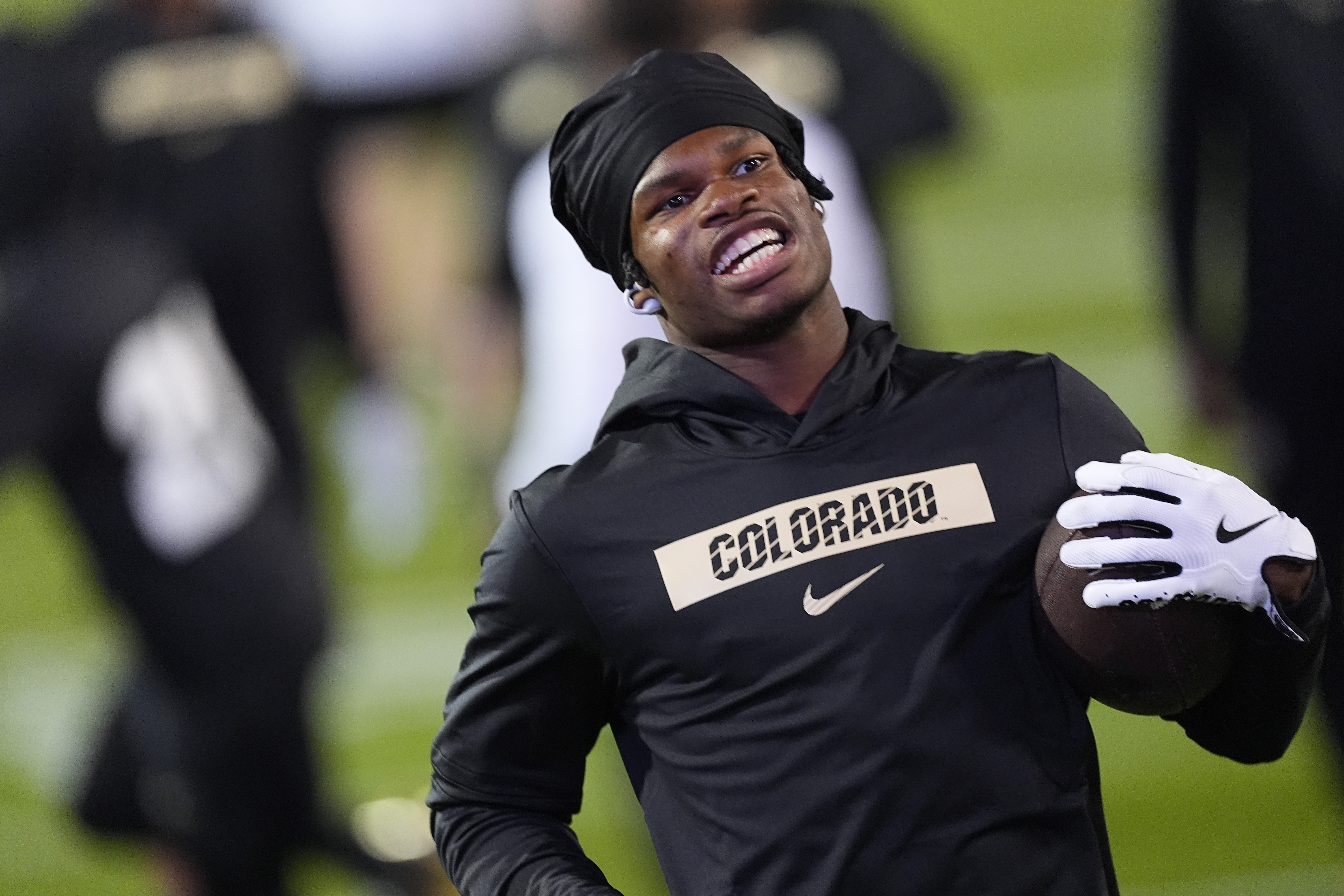 Colorado wide receiver Travis Hunter warms up before an NCAA college football game against Kansas State, Saturday, Oct. 12, 2024, in Boulder, Colo.