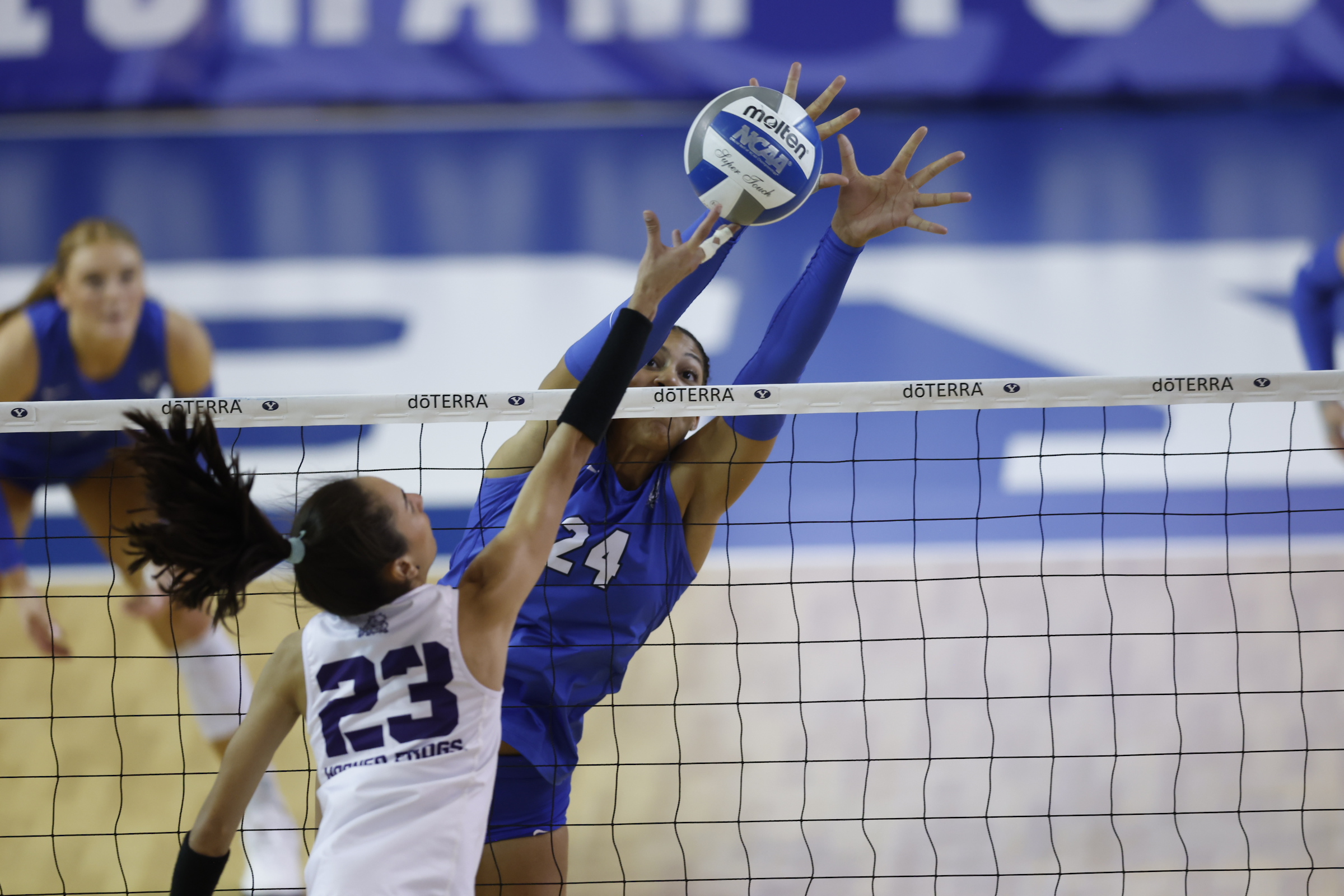 No. 17 TCU overwhelms No. 23 BYU women's volleyball with 5-set win