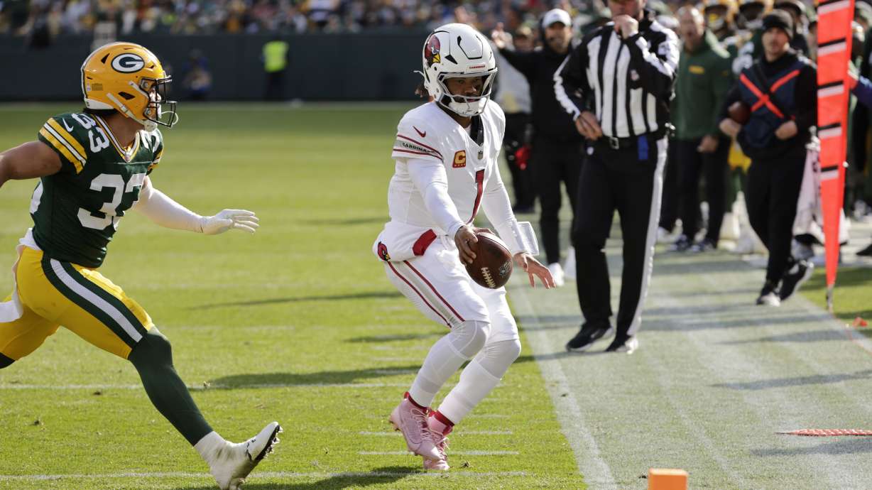 Arizona Cardinals quarterback Kyler Murray (1) stretches for yardage as Green Bay Packers safety Evan Williams (33) defends during the second half of an NFL football game, Sunday, Oct. 13, 2024, in Green Bay.