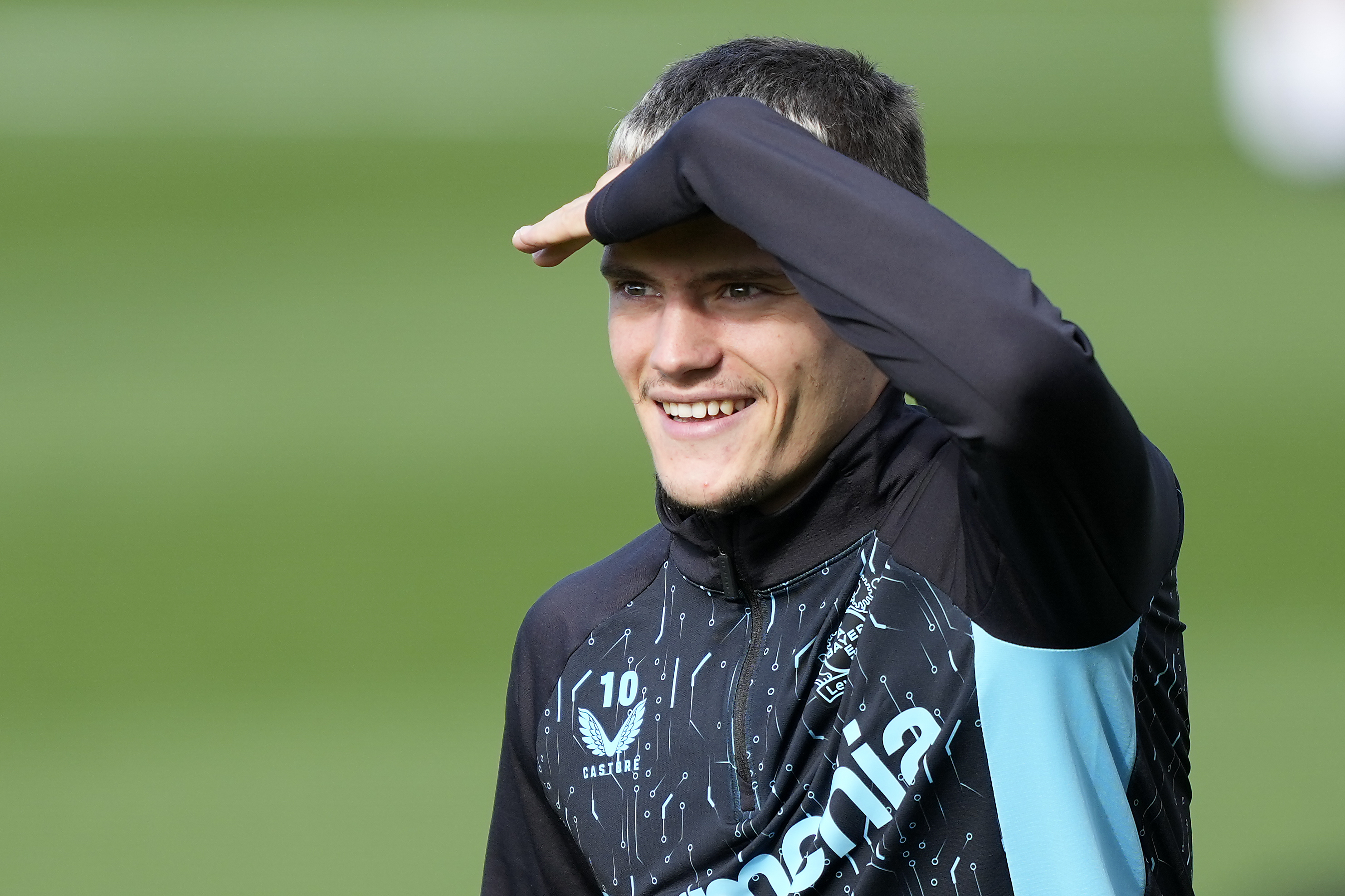 Leverkusen's Florian Wirtz watches during a training session ahead of the Champions League opening phase soccer match between Bayer Leverkusen and AC Milan in Leverkusen, Monday, Sept. 30, 2024.