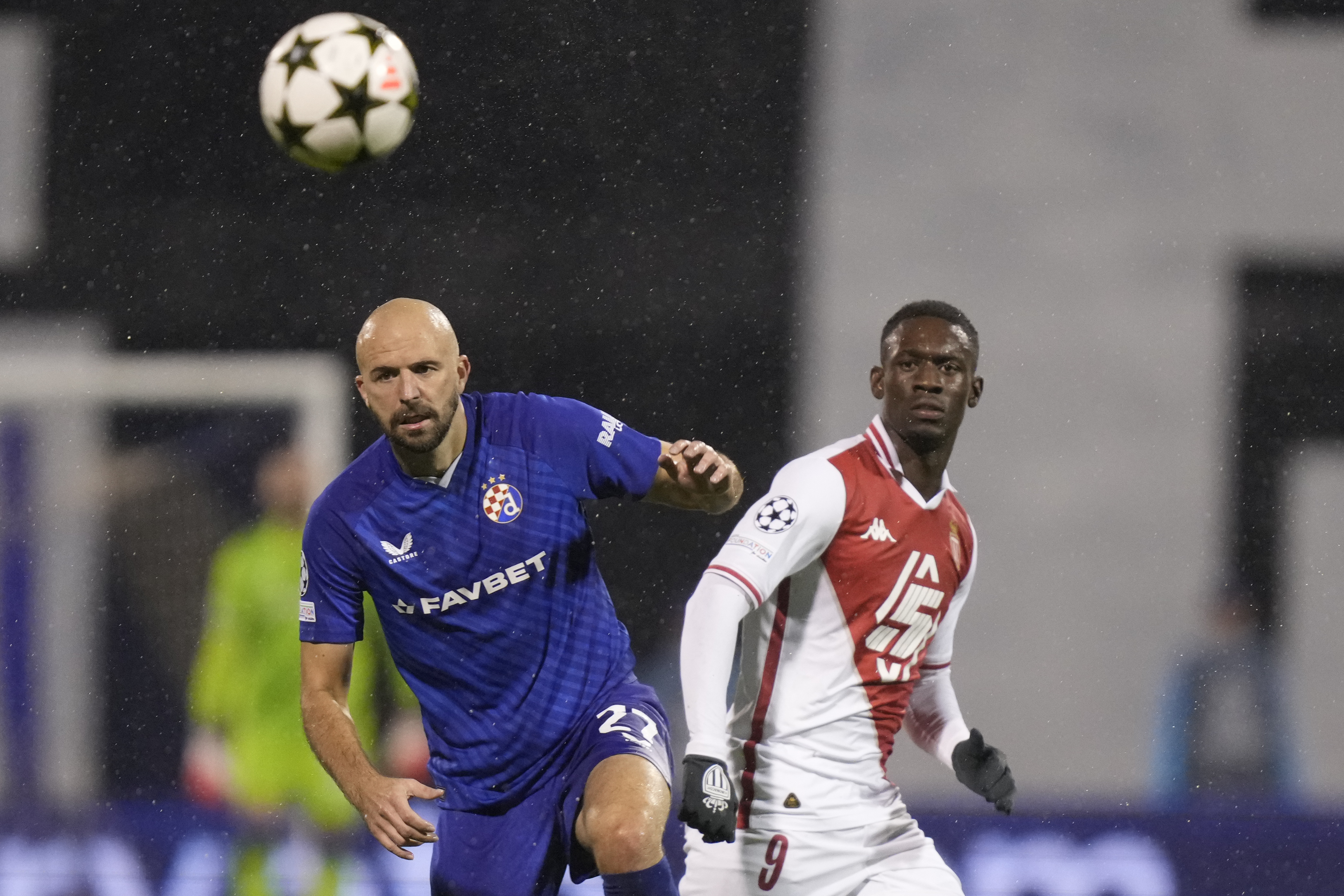 Dinamo's goalkeeper Ivan Filipovic, left, and Monaco's Folarin Balogun go for the ball during the Champions League soccer match between Dinamo Zagreb and Monaco at Maksimir stadium in Zagreb, Croatia, Wednesday, Oct. 2, 2024. 