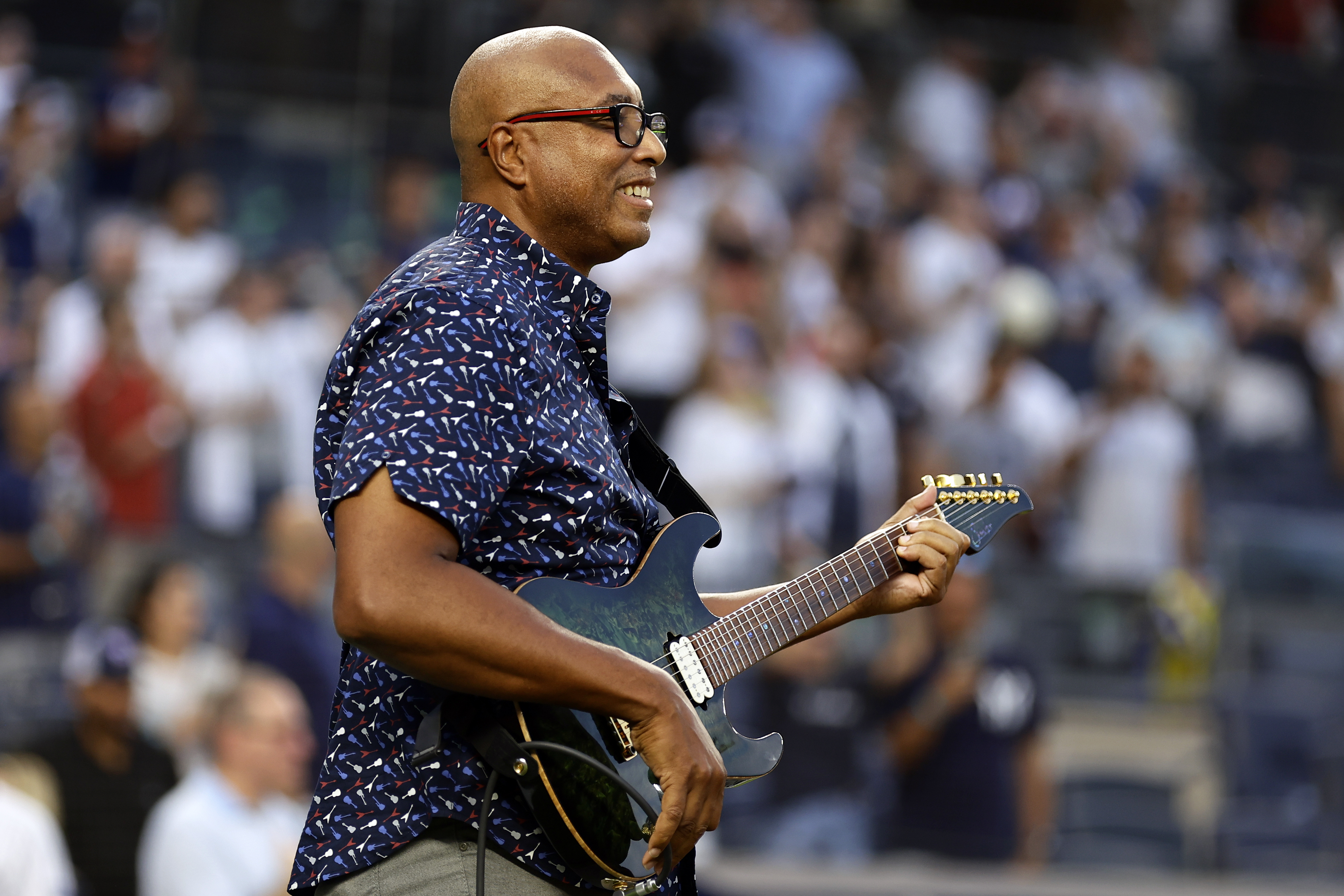 FILE - Former New York Yankees' Bernie Williams performs the national anthem before a baseball game against the Detroit Tigers, Sept. 5, 2023, in New York. 