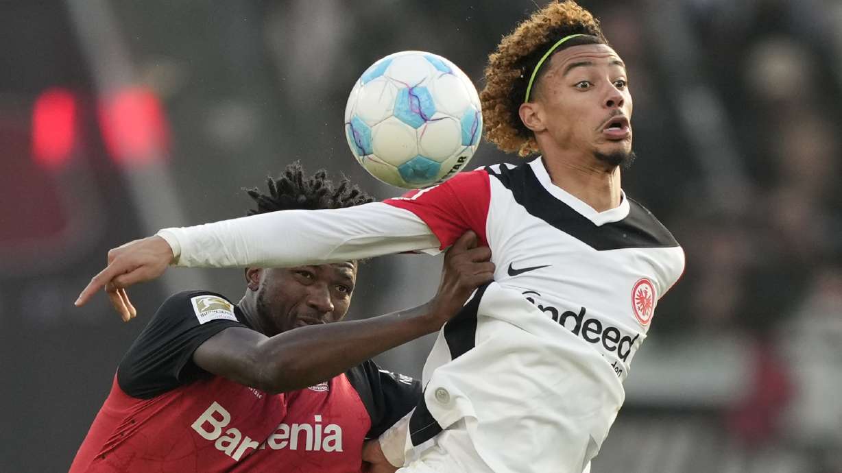 Frankfurt's Hugo Ekitike, right, is challenged by Leverkusen's Edmond Tapsoba during the German Bundesliga soccer match between Bayer Leverkusen and Eintracht Frankfurt at the BayArena in Leverkusen, Germany, Saturday, Oct. 19, 2024.