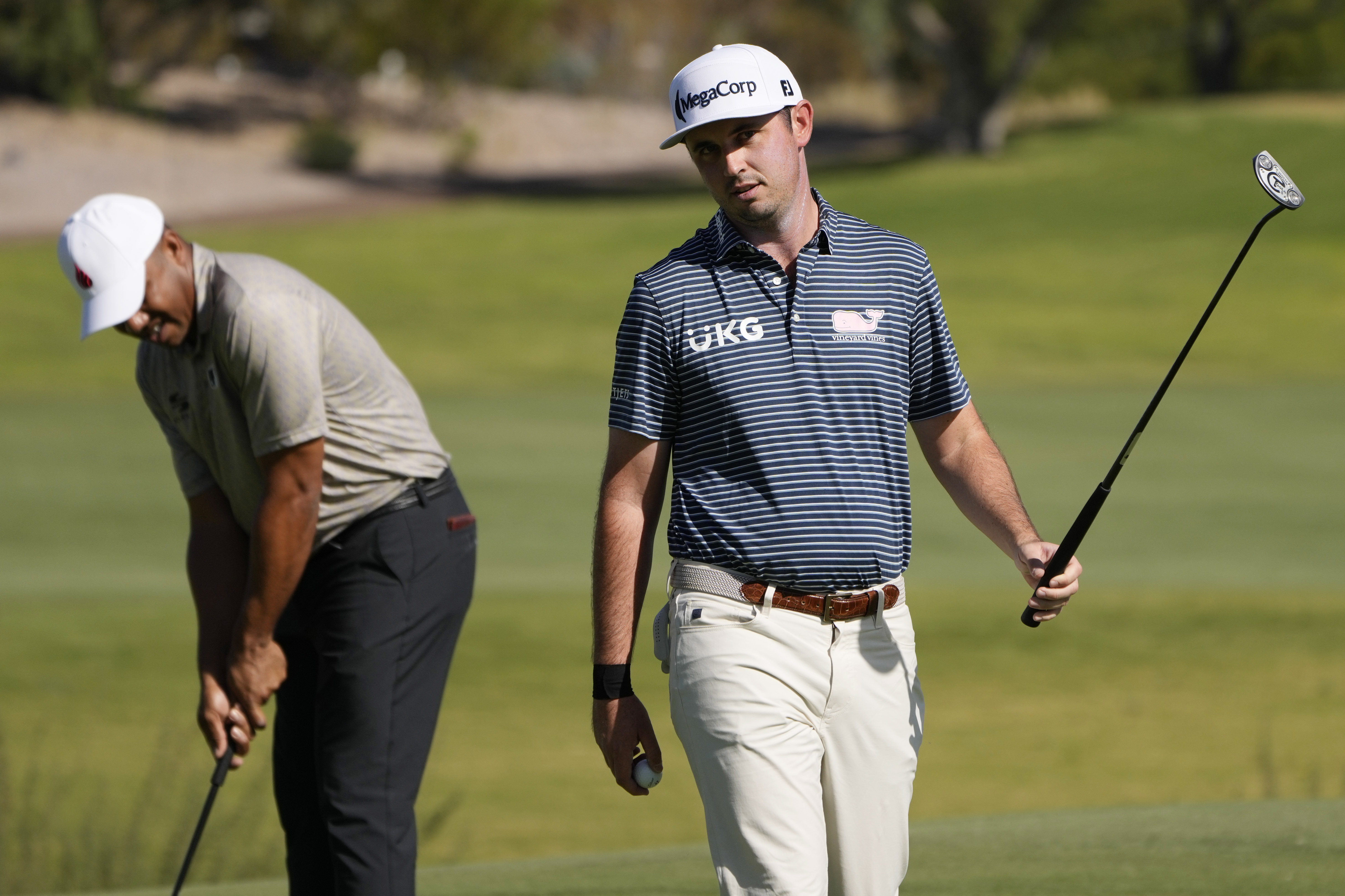 Gary Woodland with a 65 in Las Vegas is in contention for the first time since brain surgery