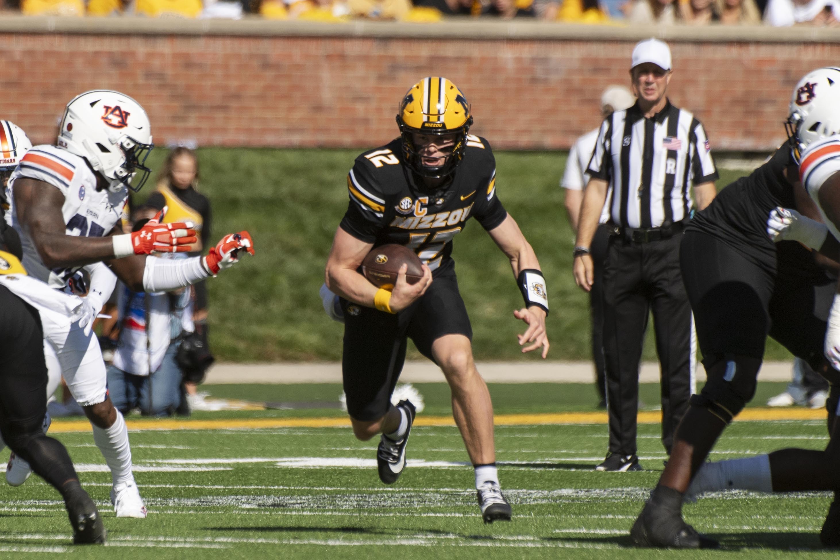 Brady Cook, hobbled by an injury, rallies No. 19 Mizzou to a 21-17 win over Auburn