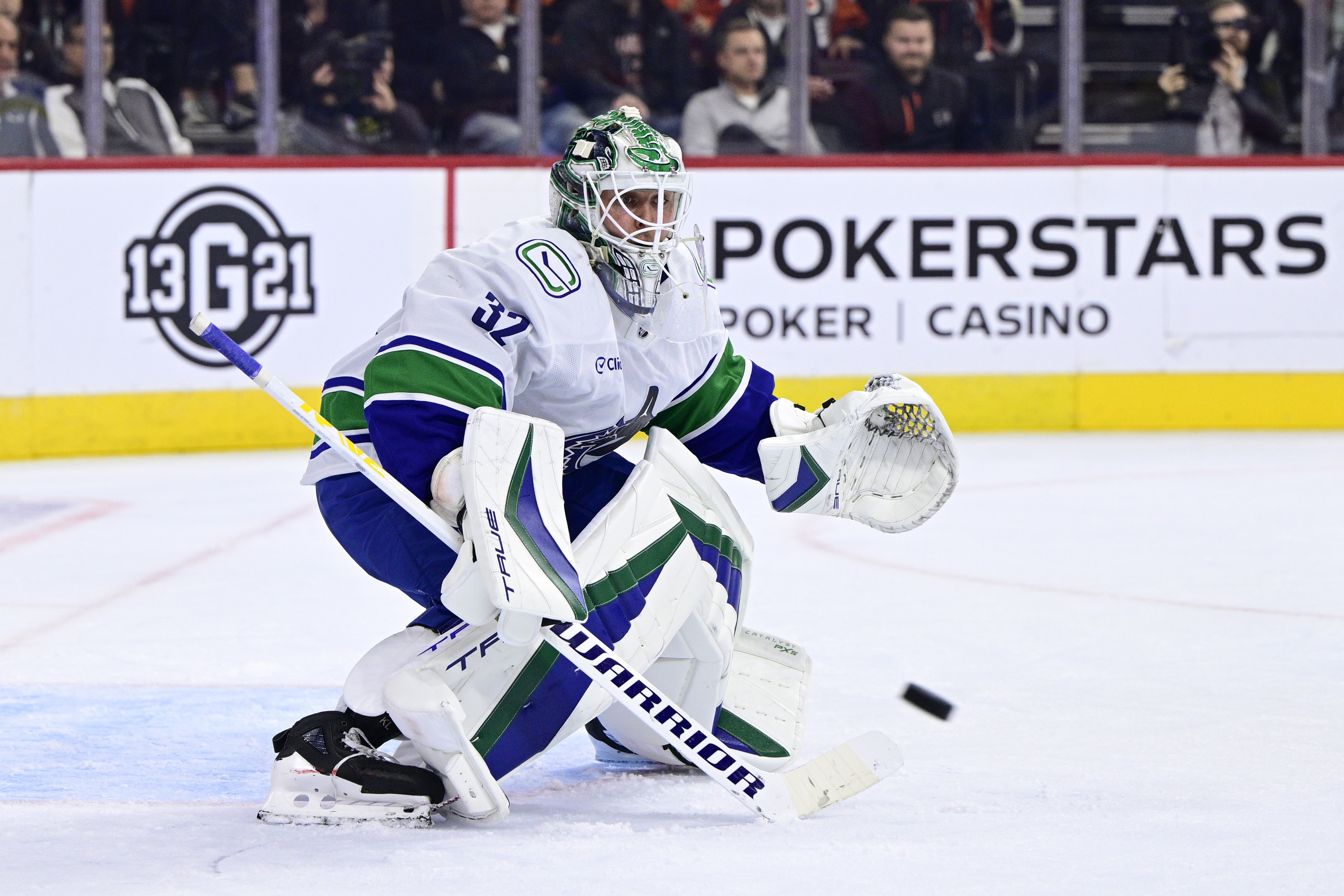 Lankinen stops 26 shots as Vancouver blanks Philadelphia 3-0