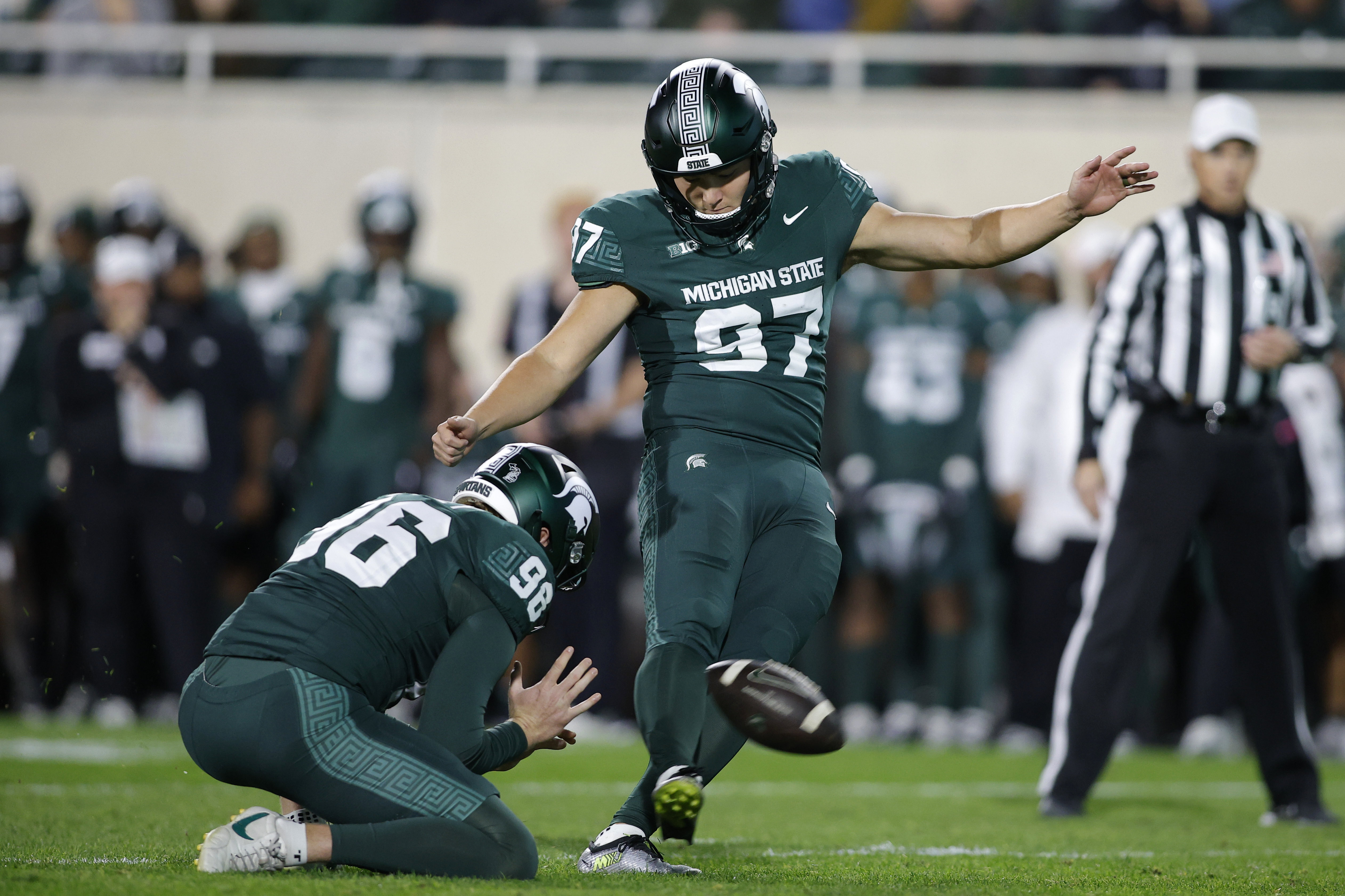 Kim, Chiles help Michigan State snap losing streak with 32-20 win over Iowa