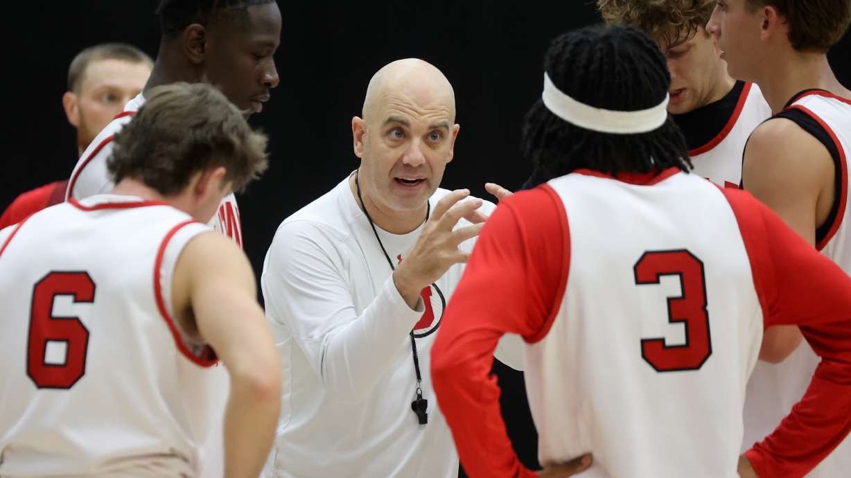 University of Utah head basketball coach Craig Smith talks to Jayden Teat (#3) during practice at the Jon M. and Karen Huntsman Practice Facility at the University of Utah in Salt Lake City on Thursday, Sept. 26, 2024.