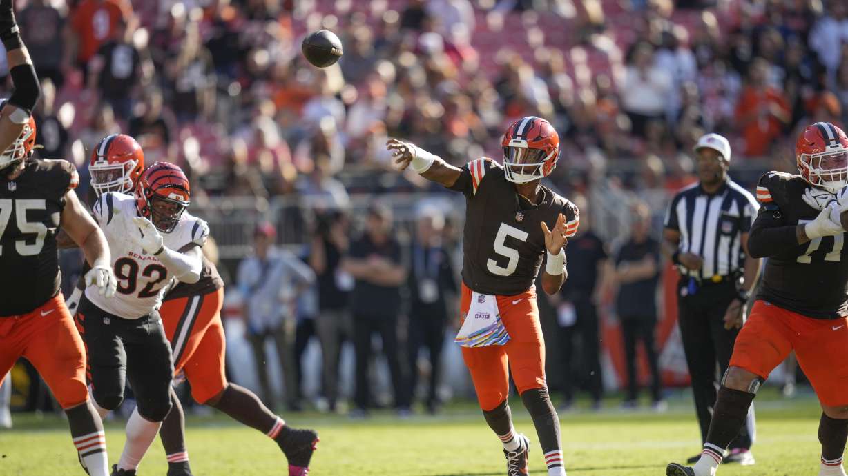 Cleveland Browns quarterback Jameis Winston (5) passes in the second half of an NFL football game against the Cincinnati Bengals, Sunday, Oct. 20, 2024, in Cleveland.